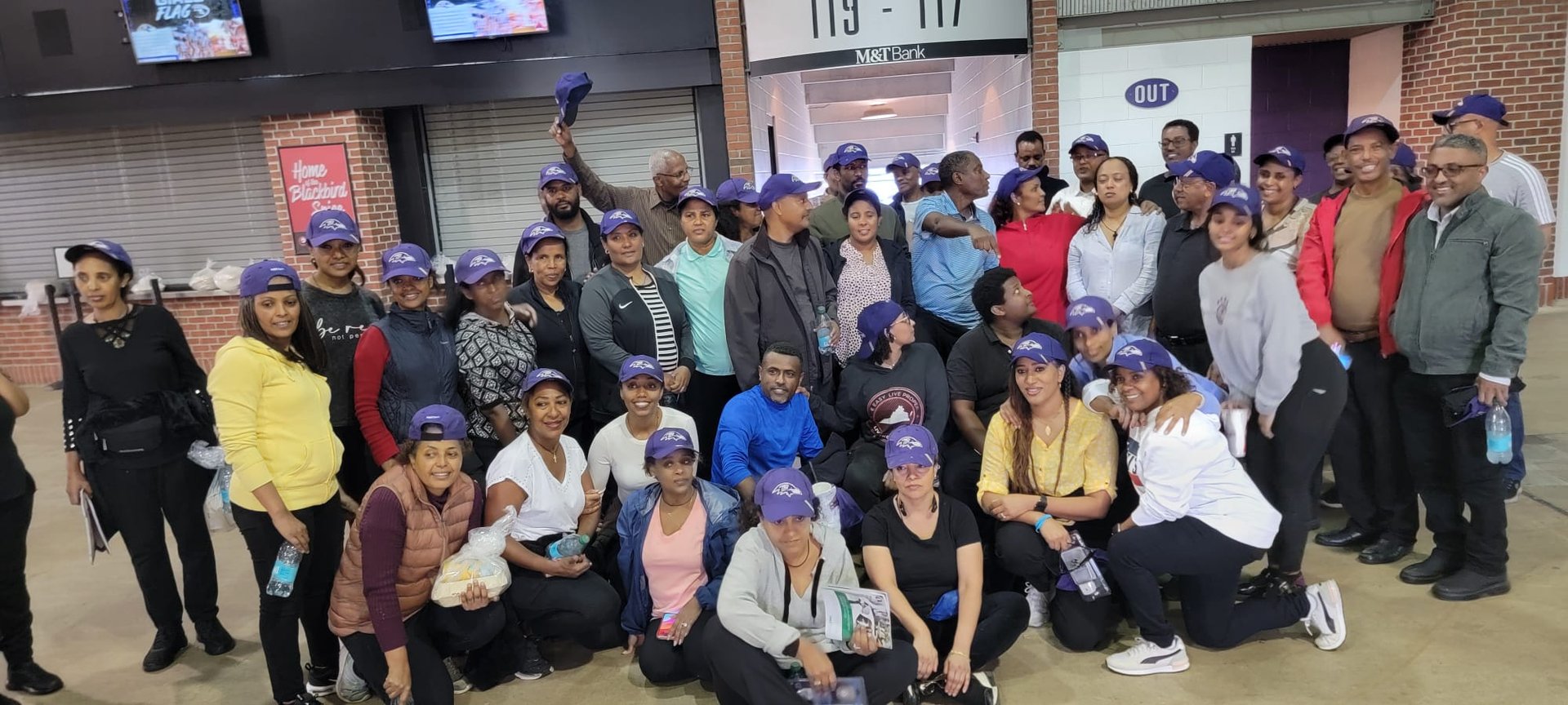 gray computer monitor