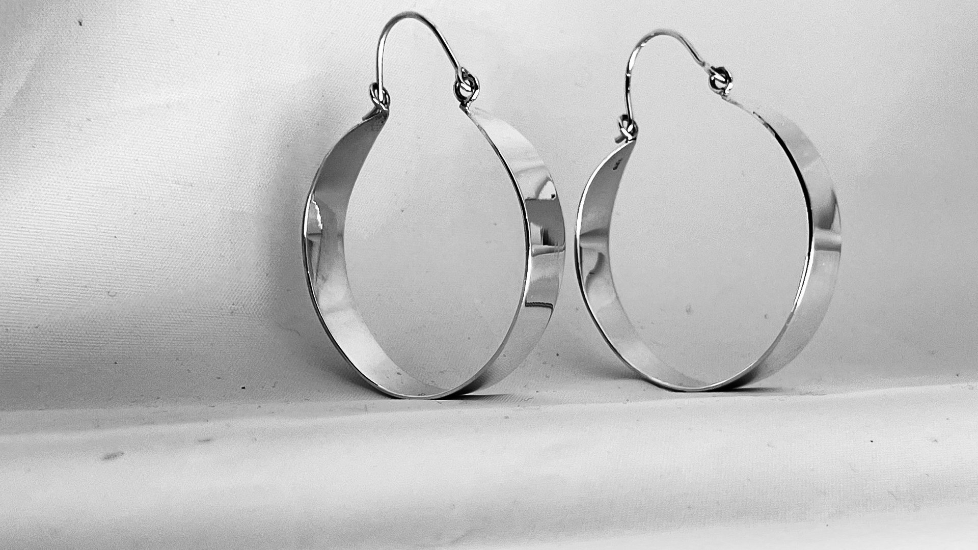 black and white bed linen