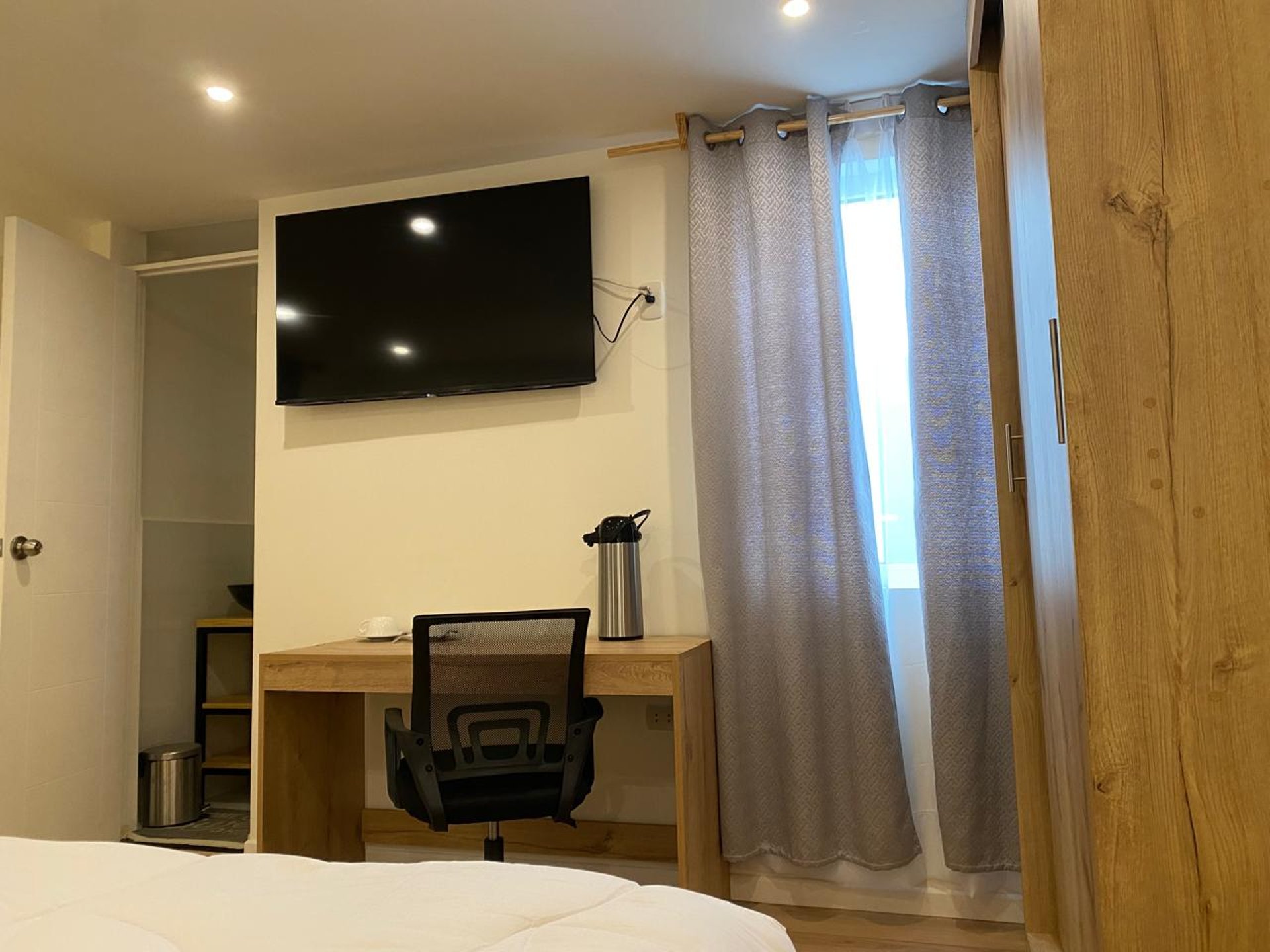 black and white bed linen