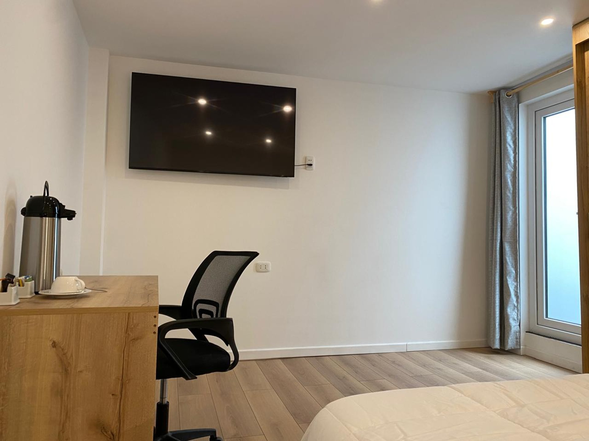 black and white bed linen