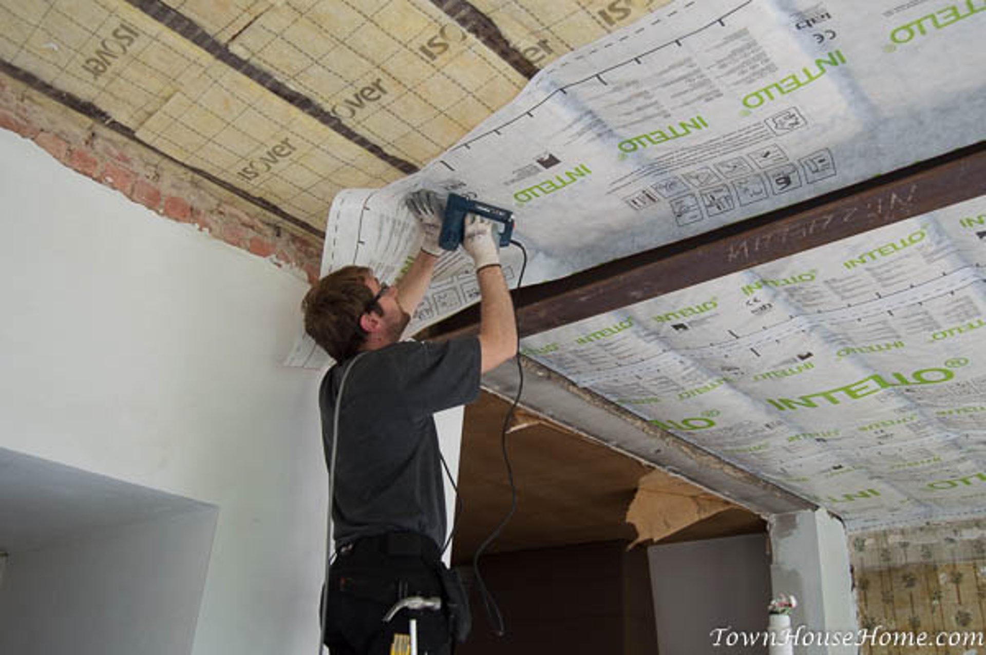 black and white bed linen