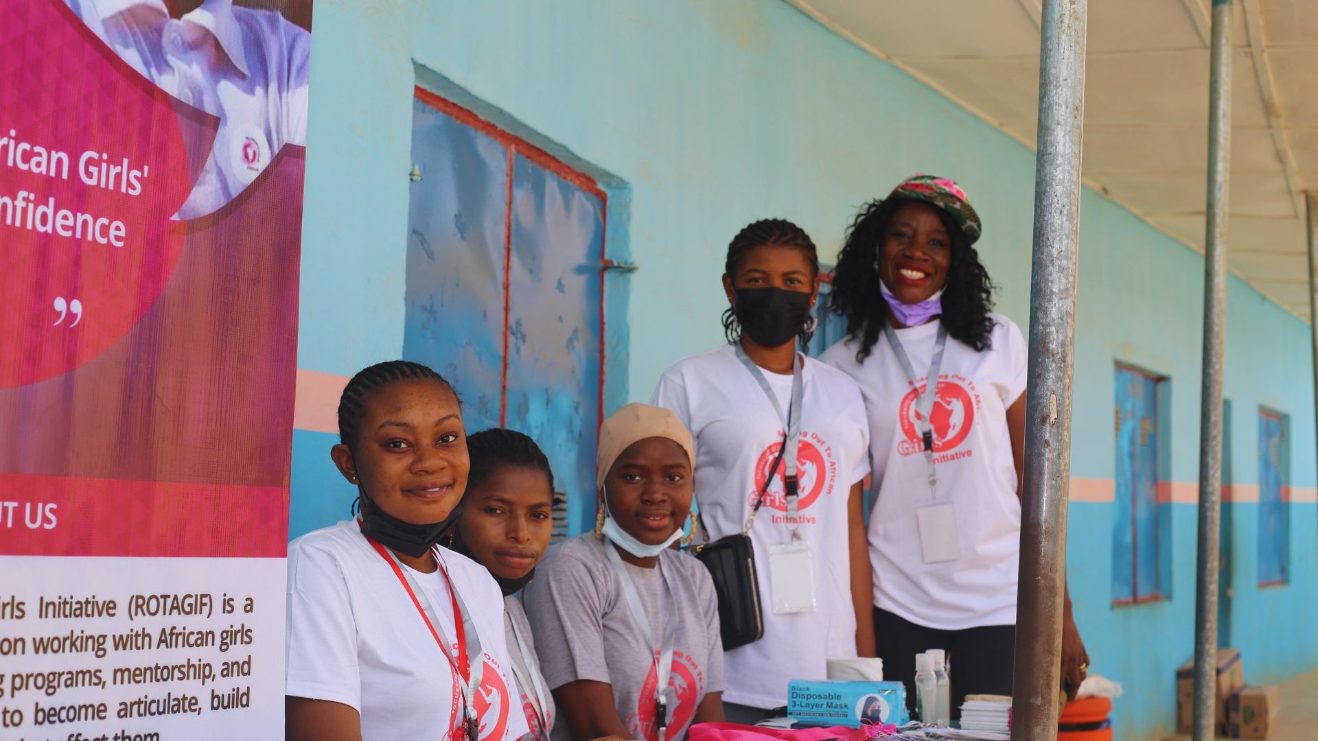 an abstract photo of a curved building with a blue sky in the background