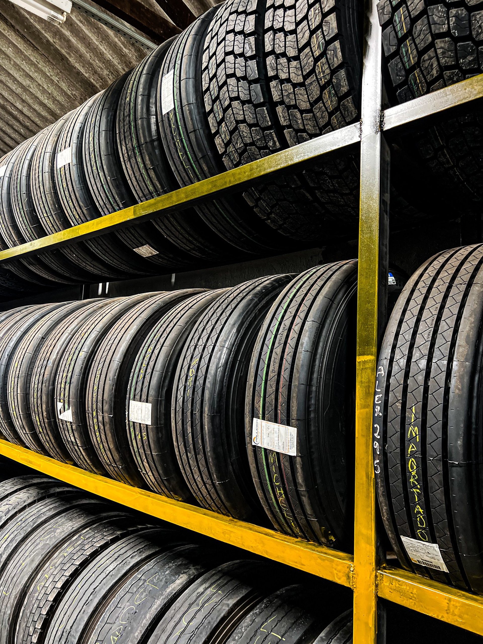 gray computer monitor