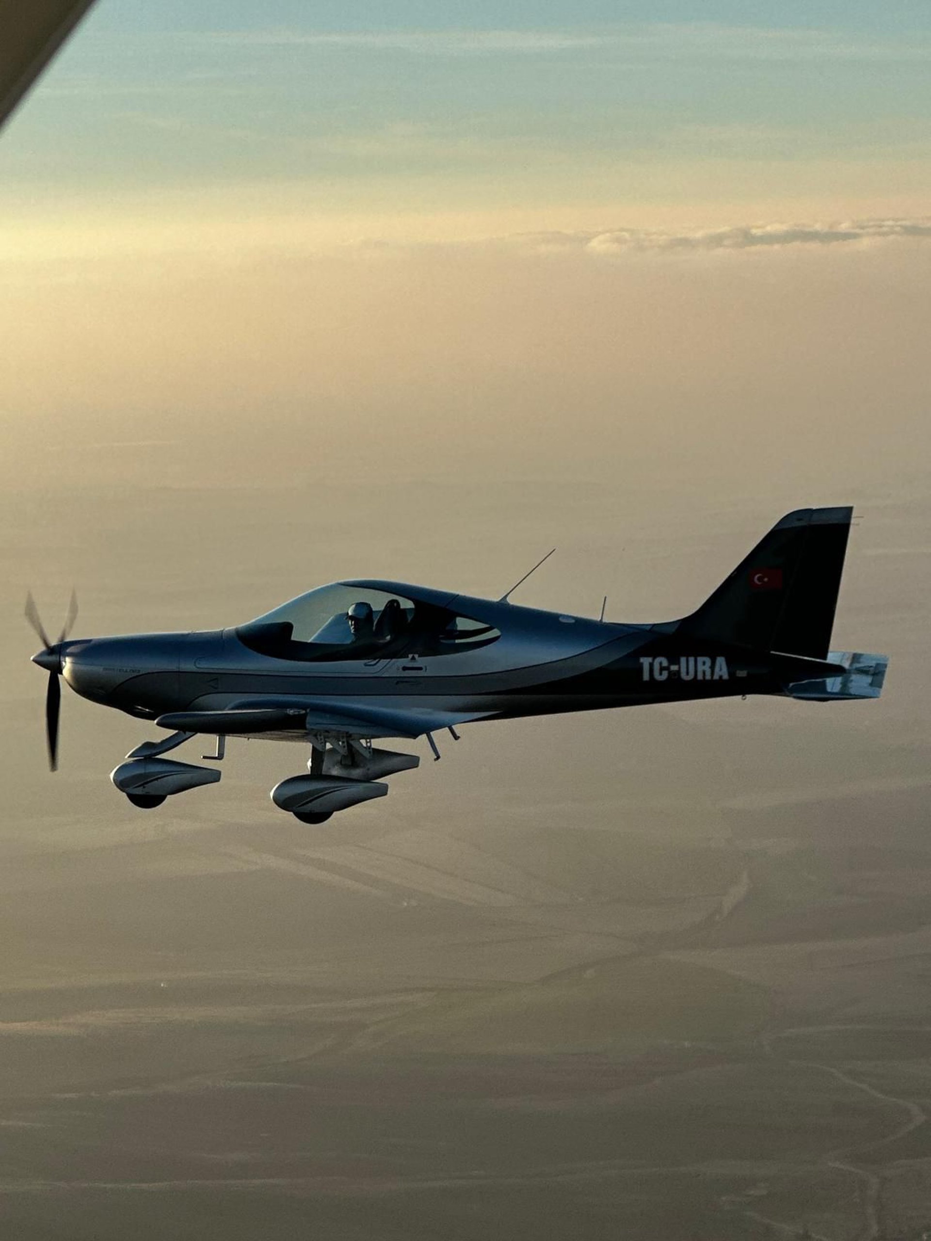 gray computer monitor