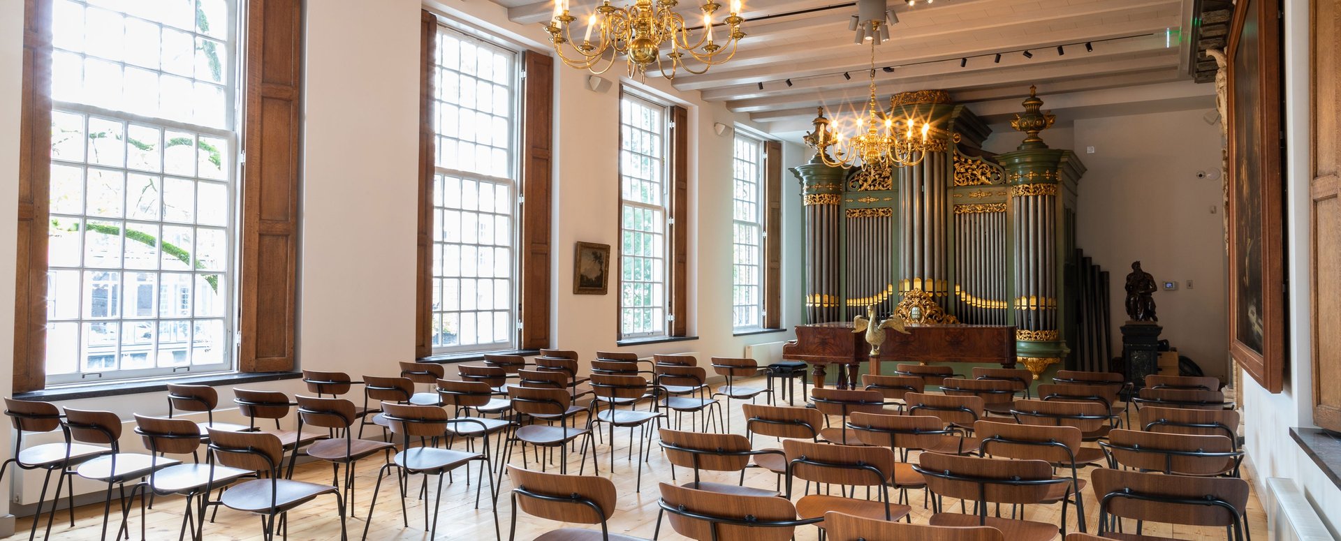 an abstract photo of a curved building with a blue sky in the background