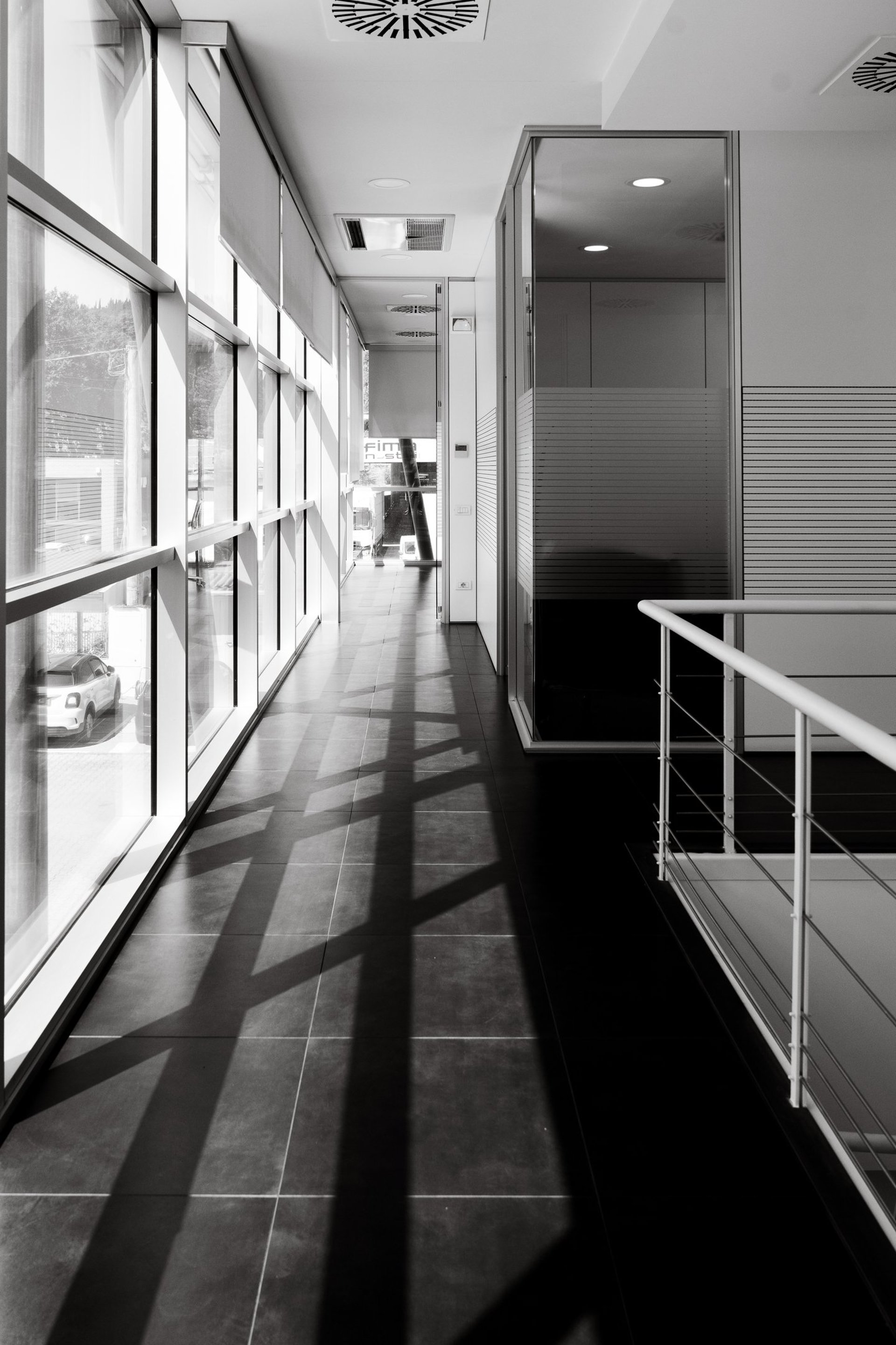 gray computer monitor