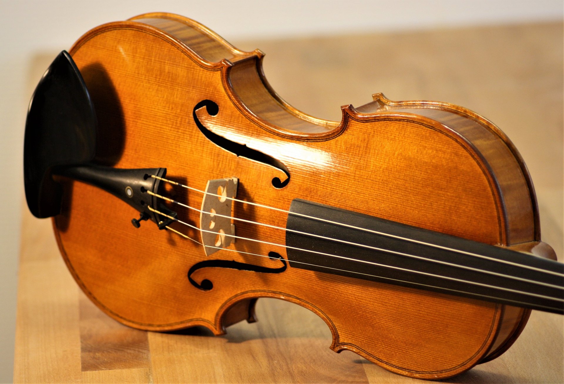 gray computer monitor