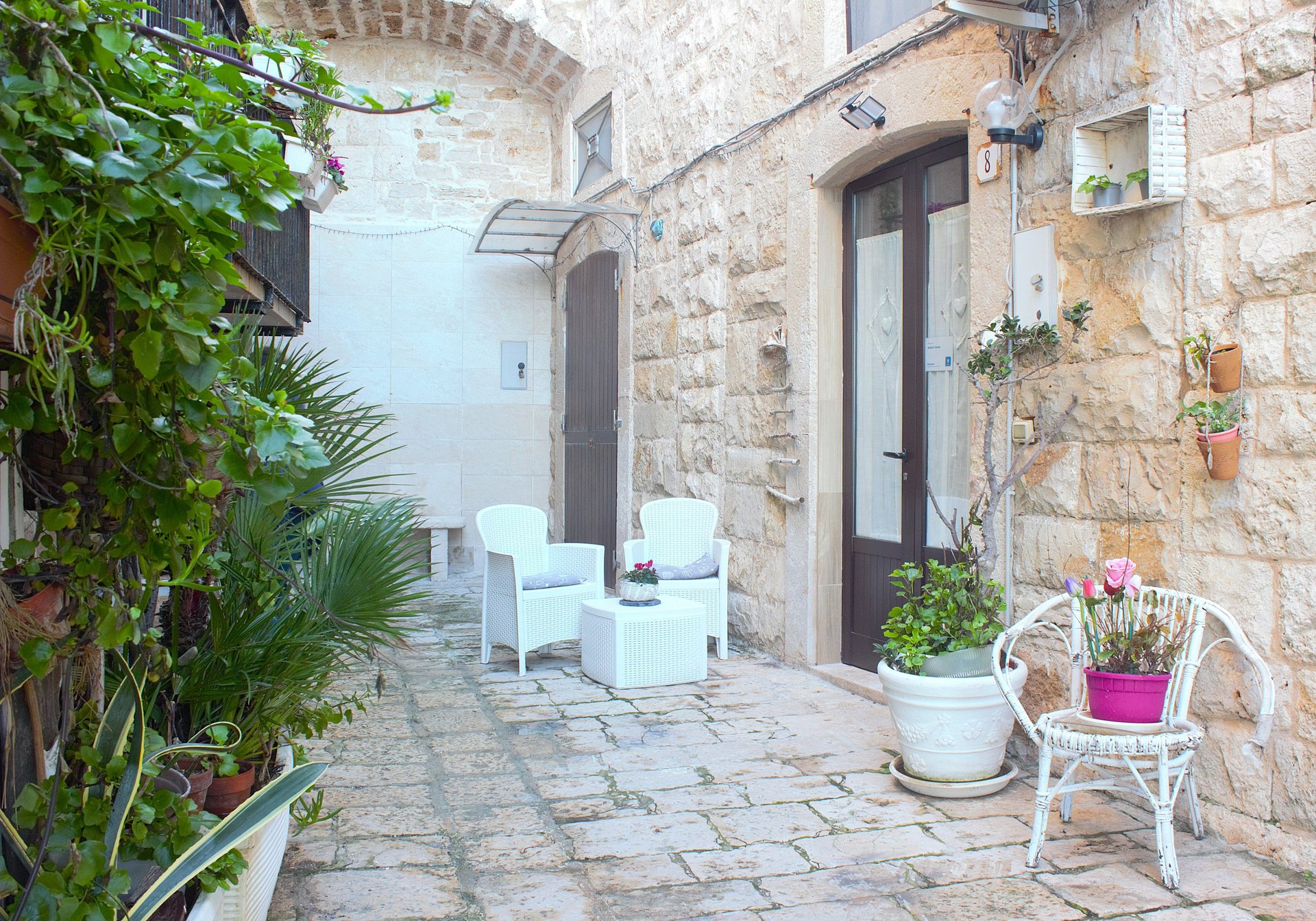 black and white bed linen