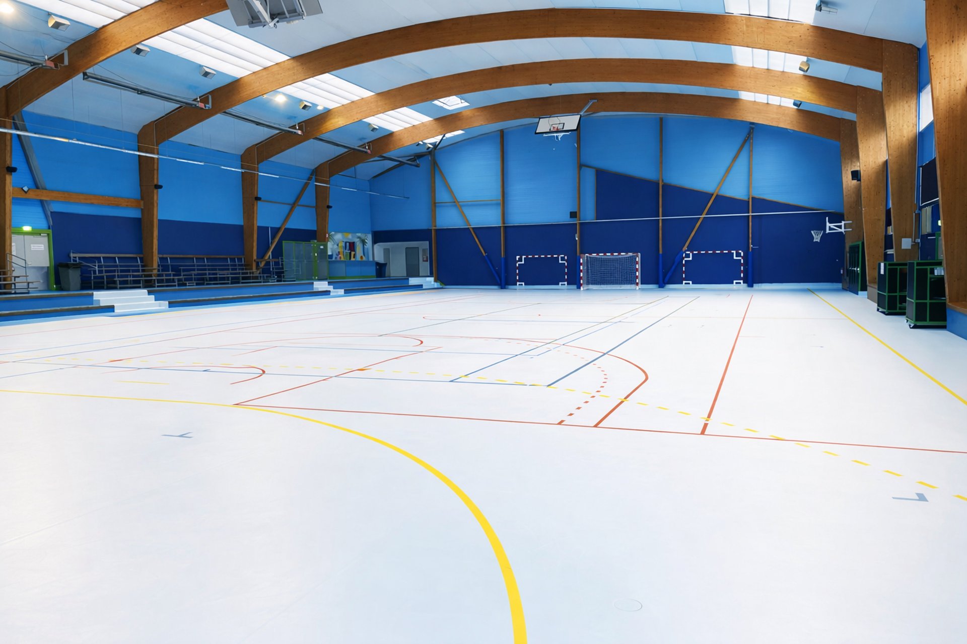 black and white bed linen