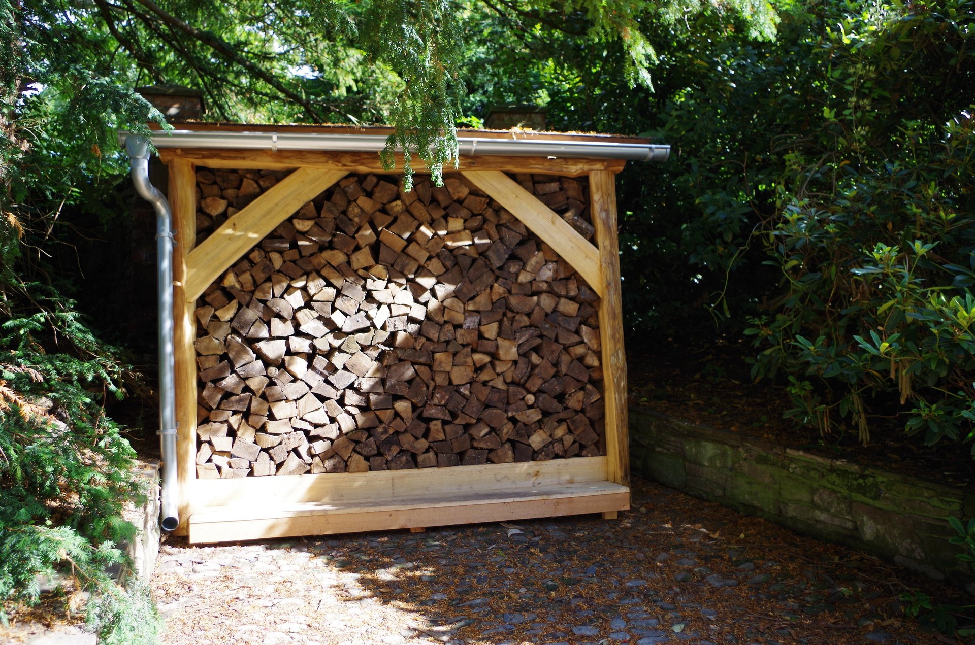 black and white bed linen