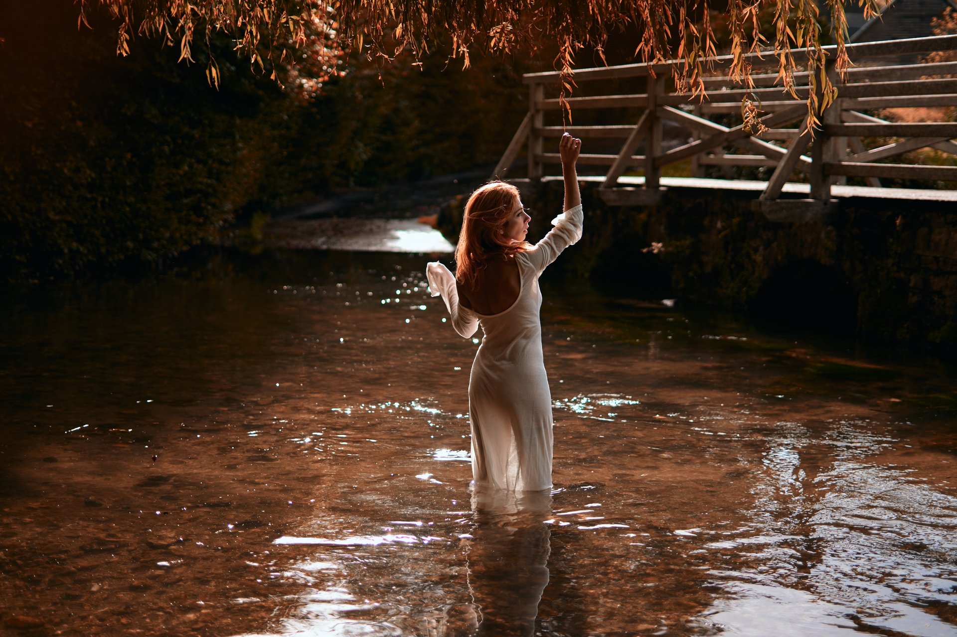 gray computer monitor