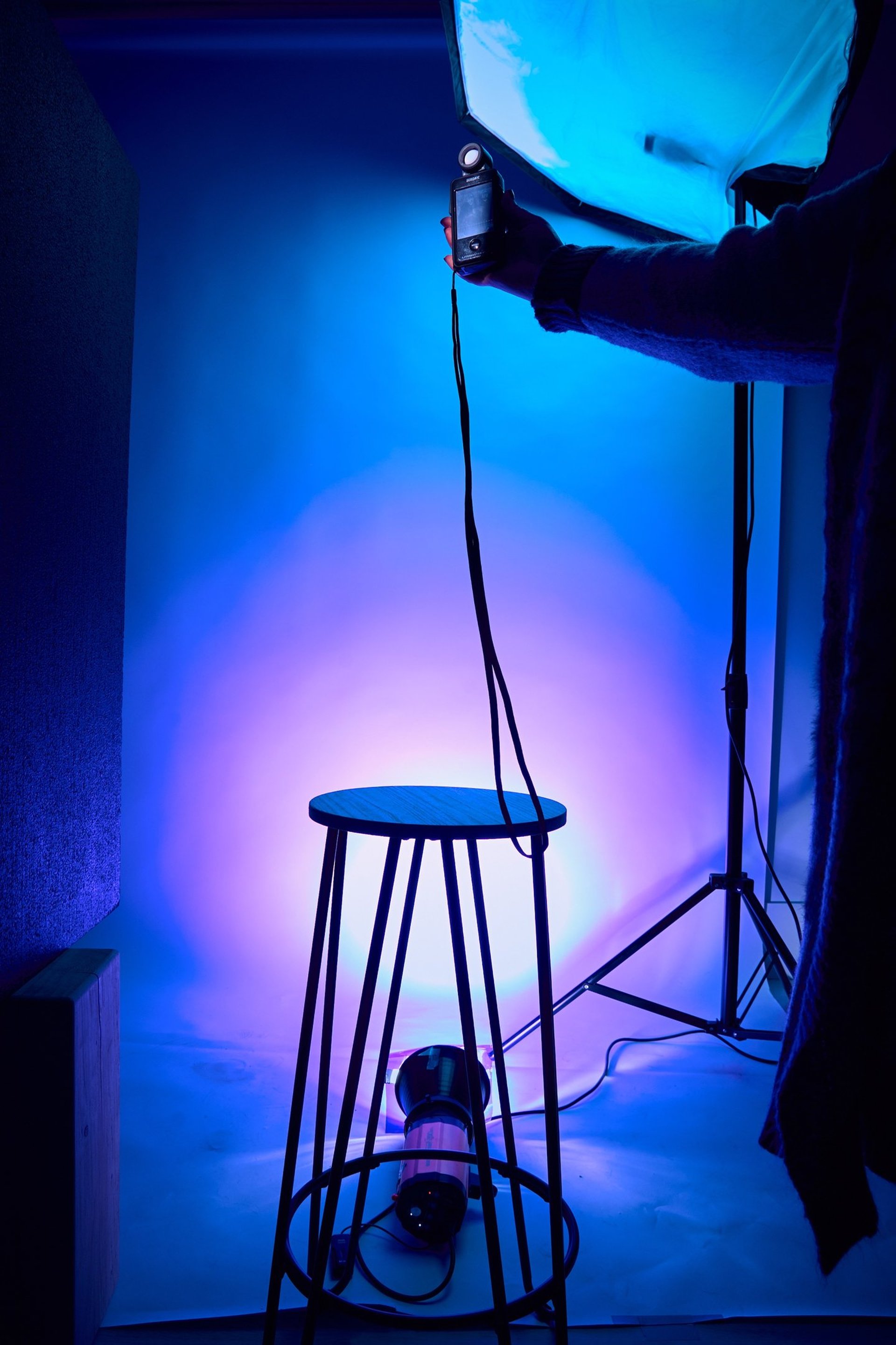 gray computer monitor