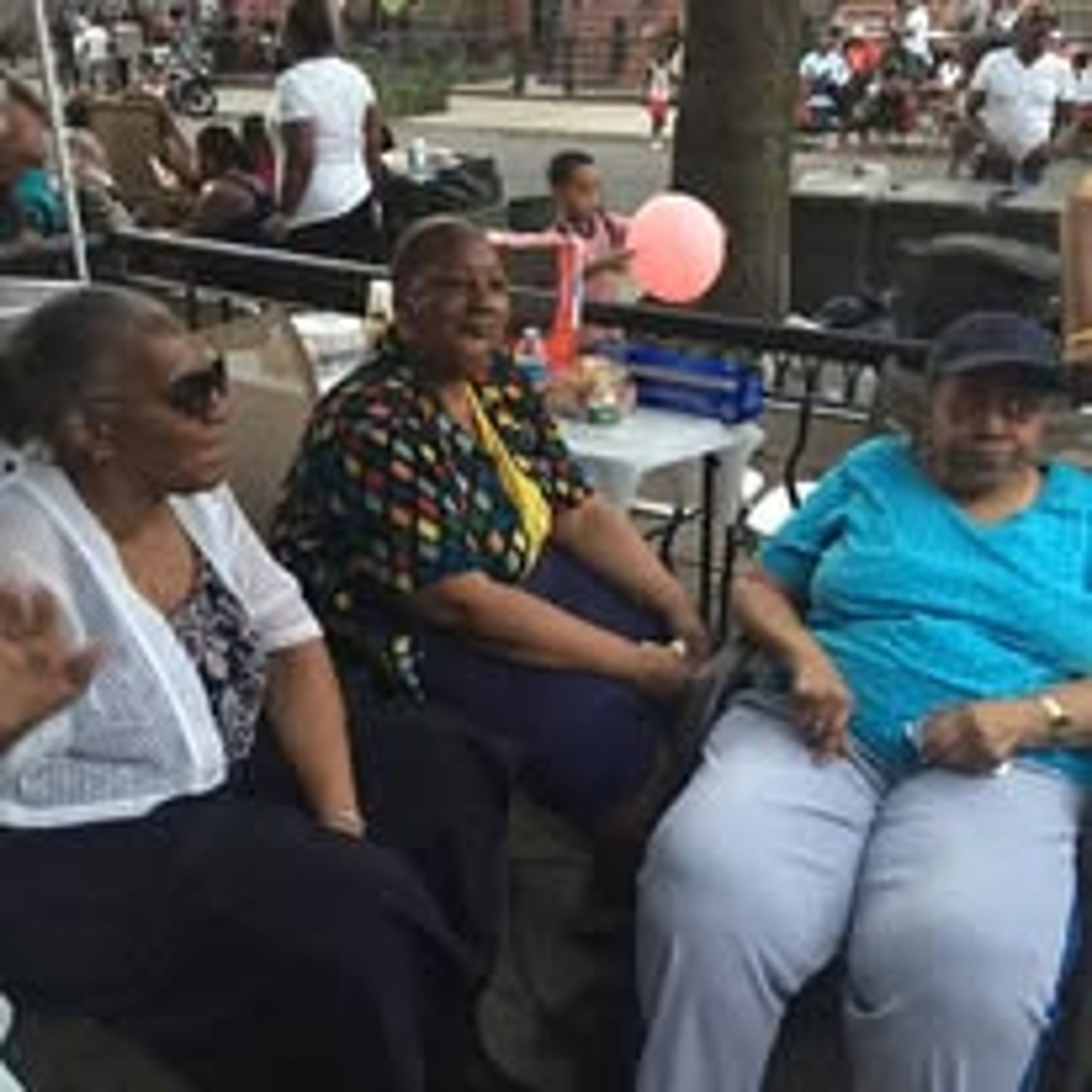 gray computer monitor