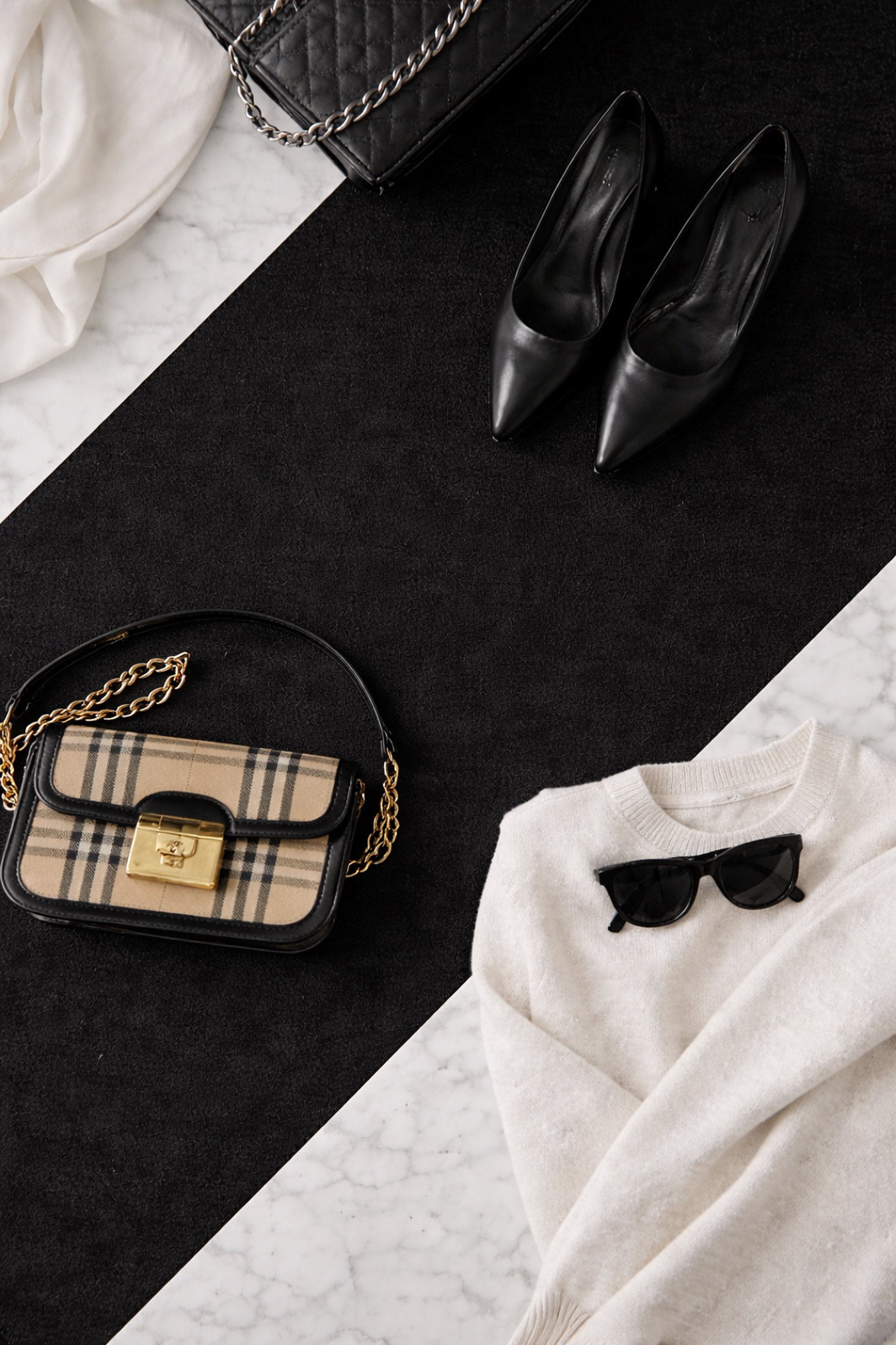 black and white bed linen