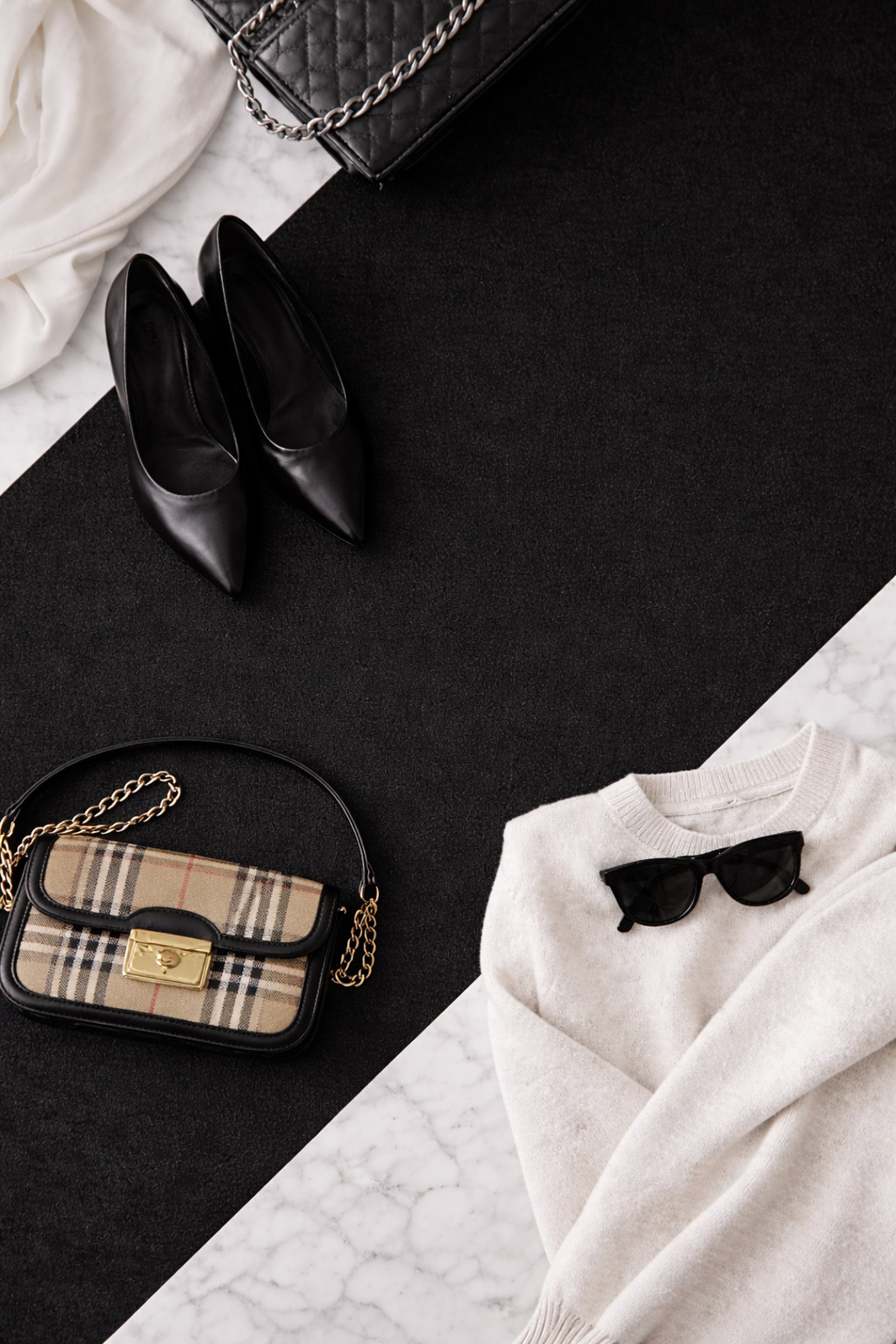 black and white bed linen