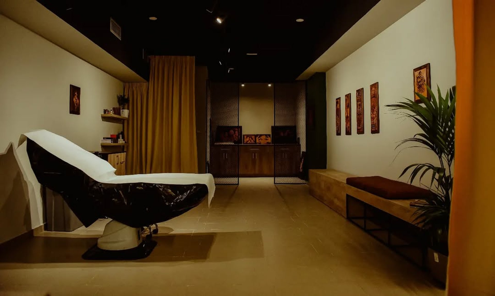 black and white bed linen