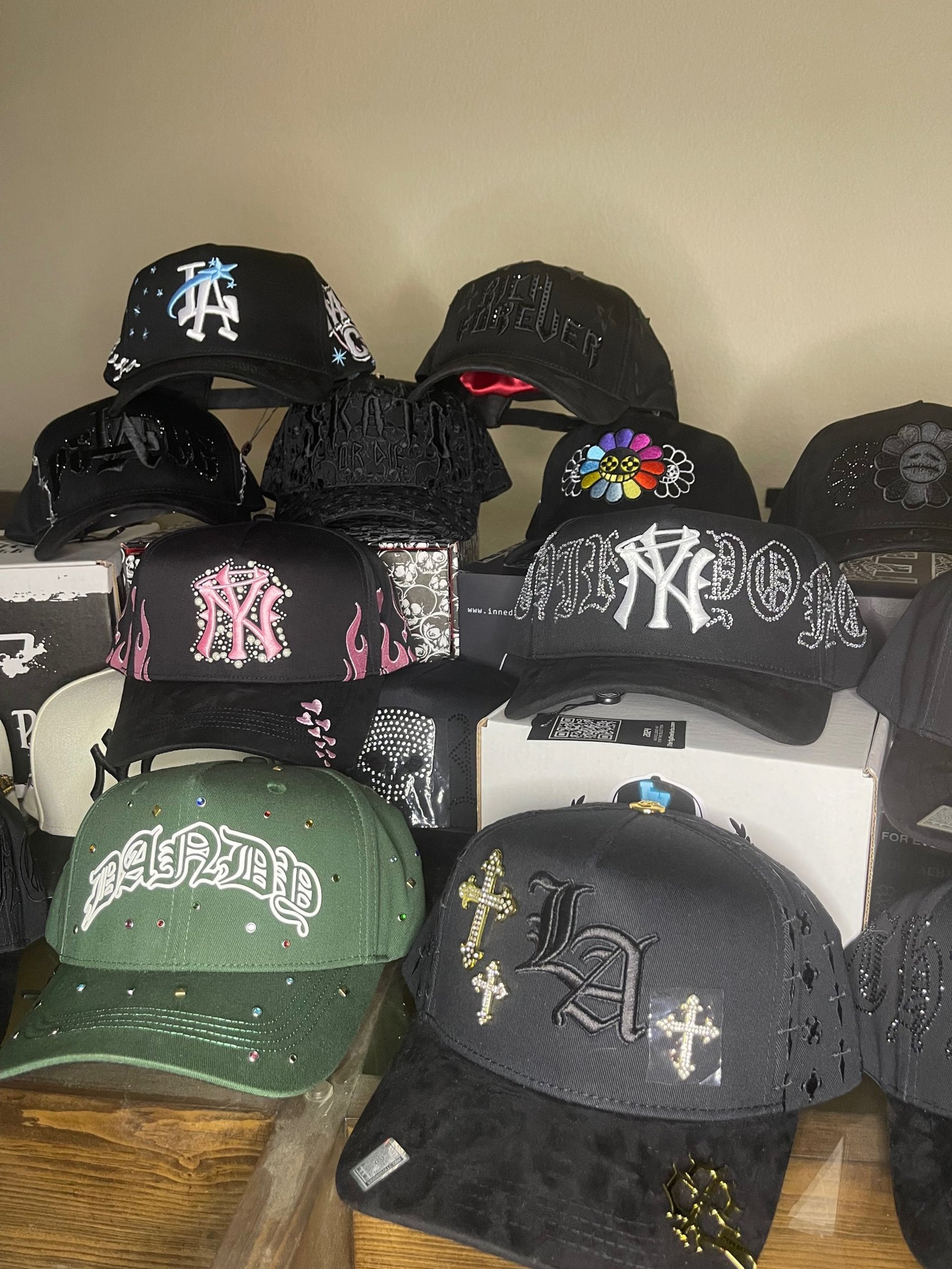 black and white bed linen