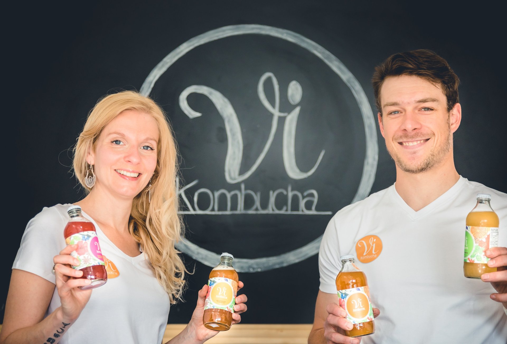 gray computer monitor