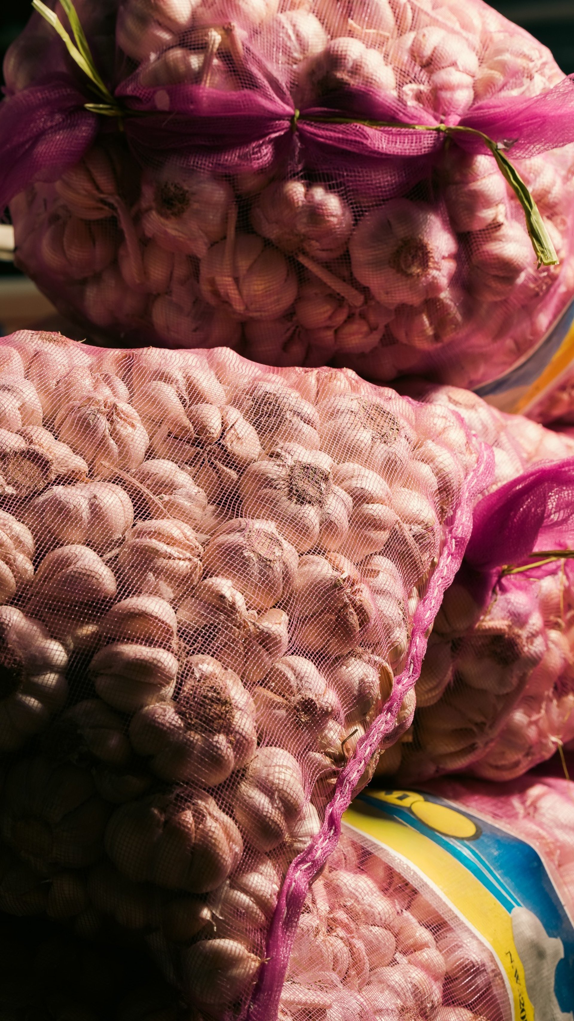 black and white bed linen