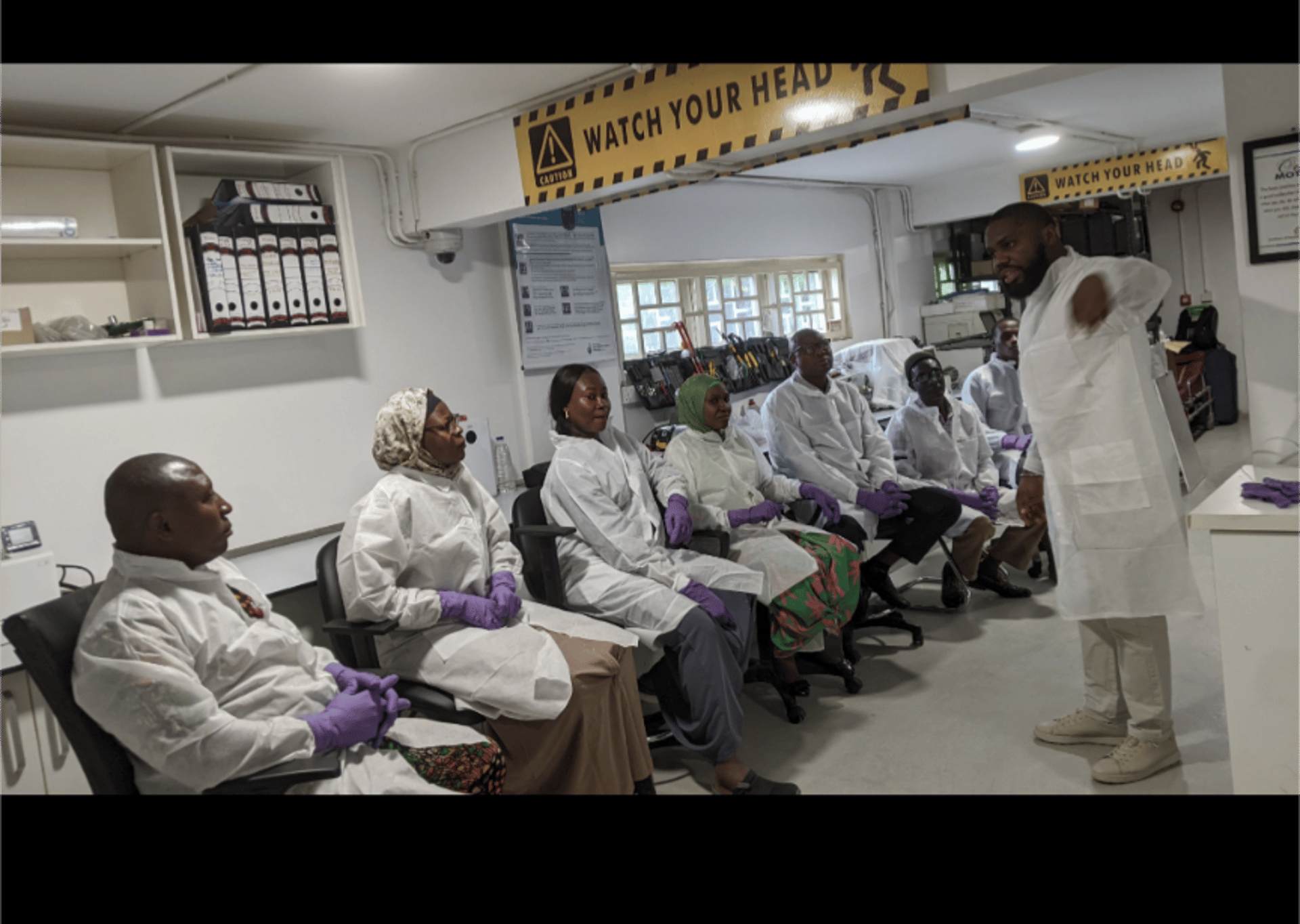 gray computer monitor