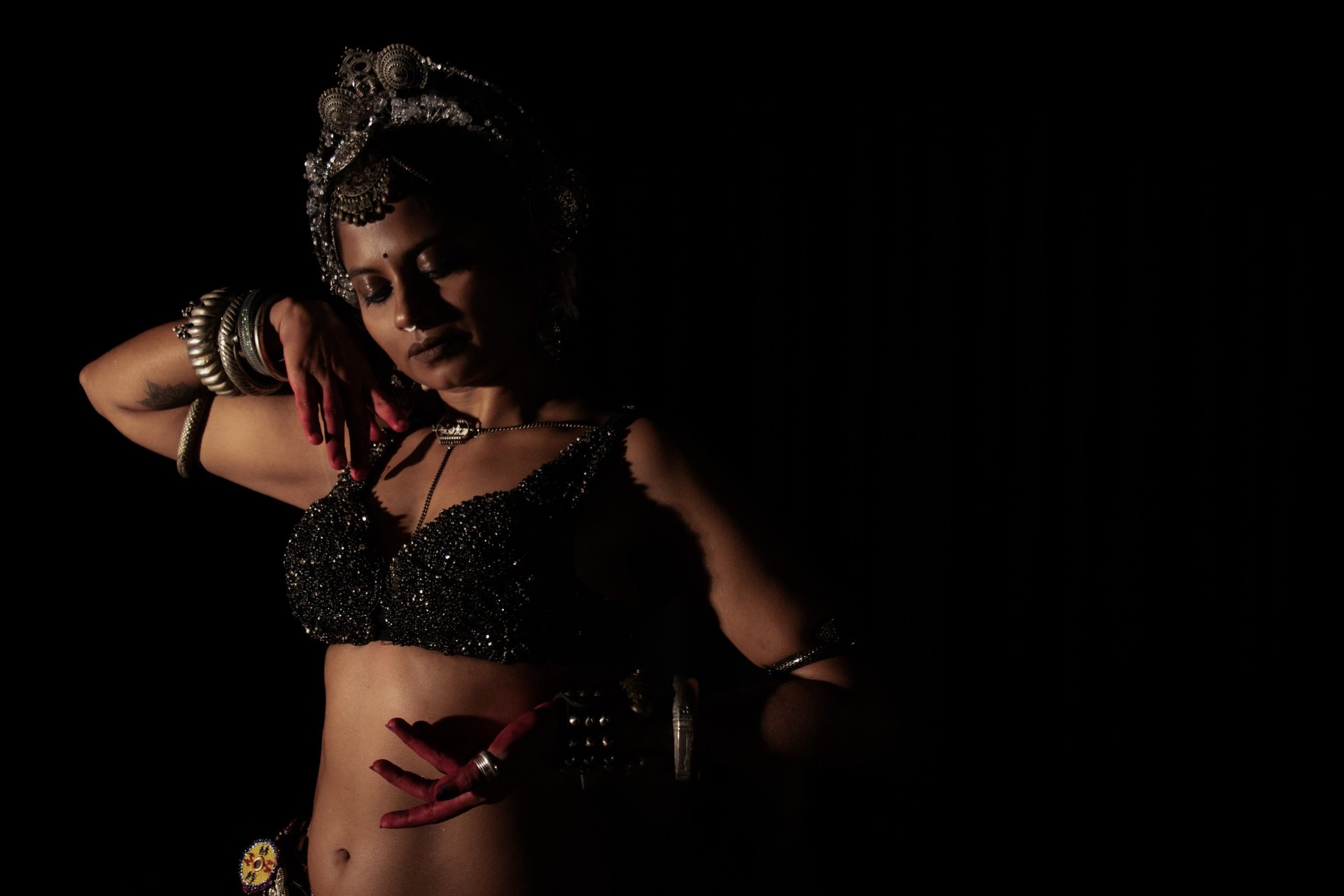 gray computer monitor