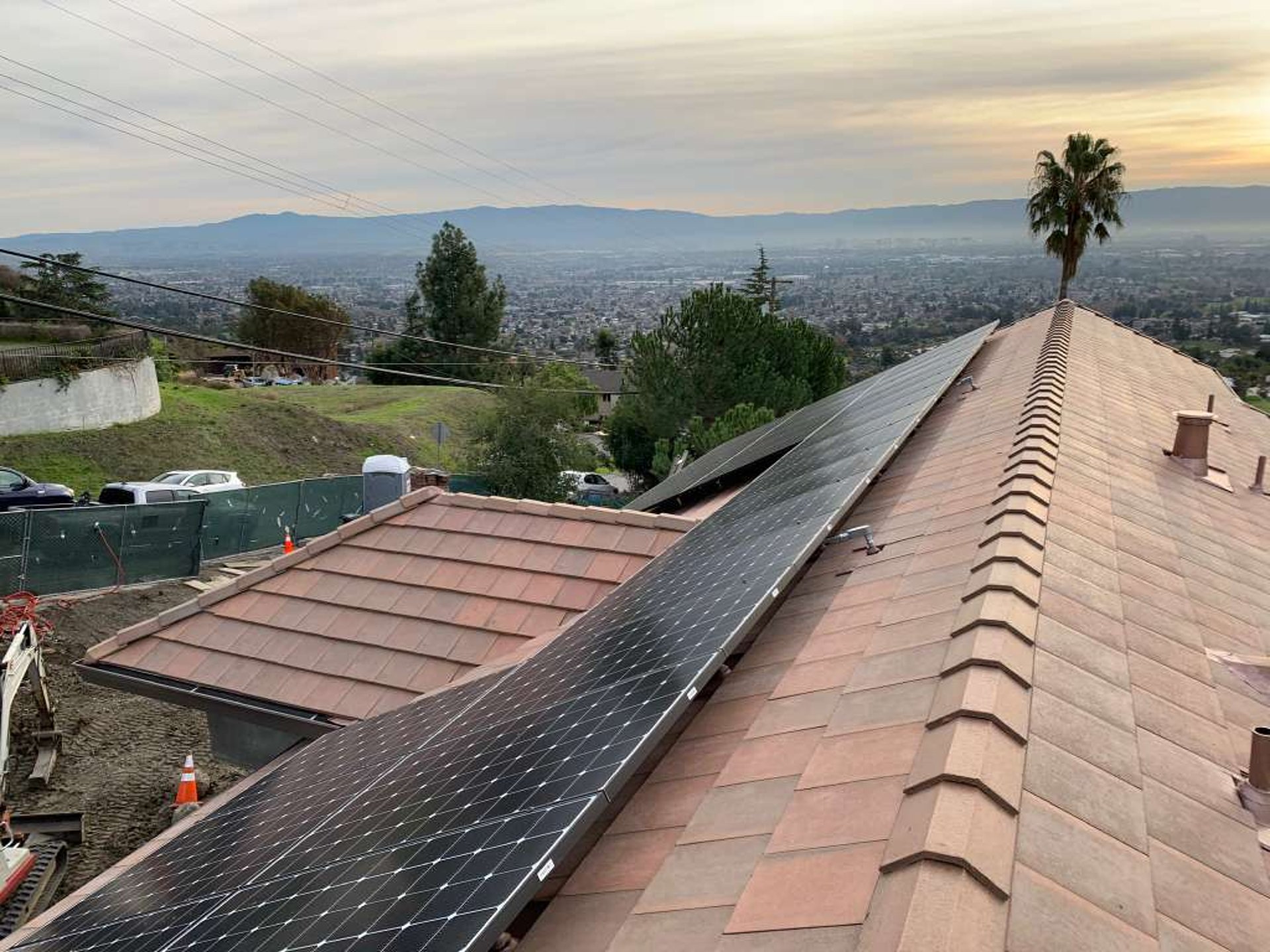 a black and white photo of a wall
