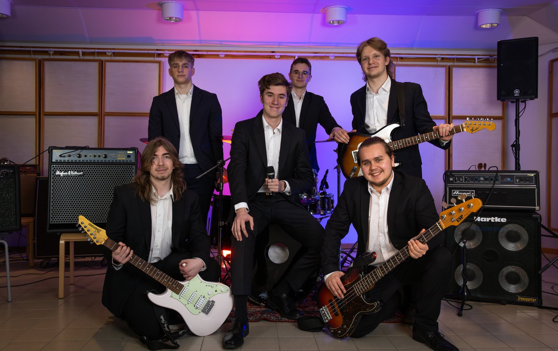 black and white bed linen