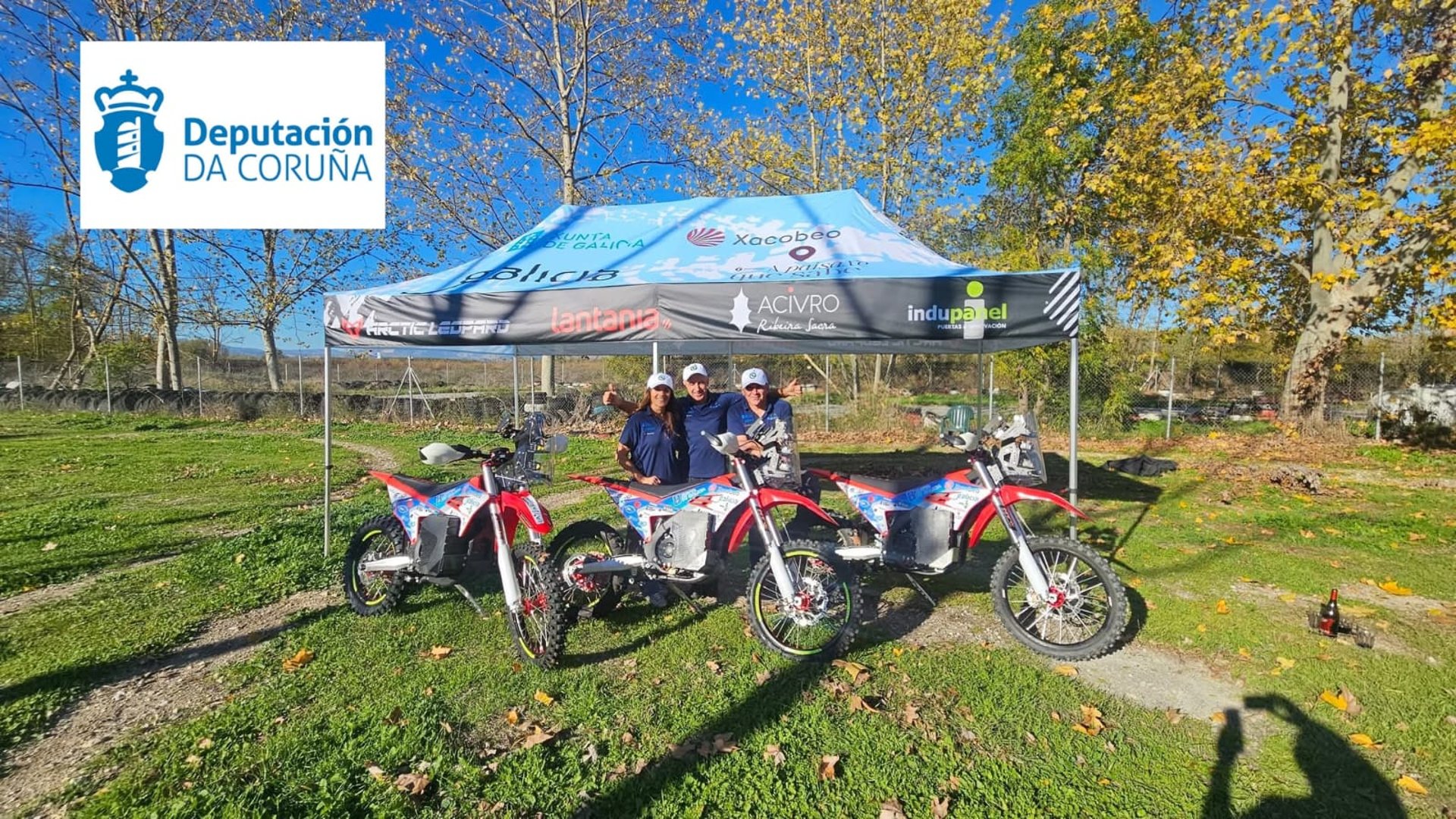 gray computer monitor