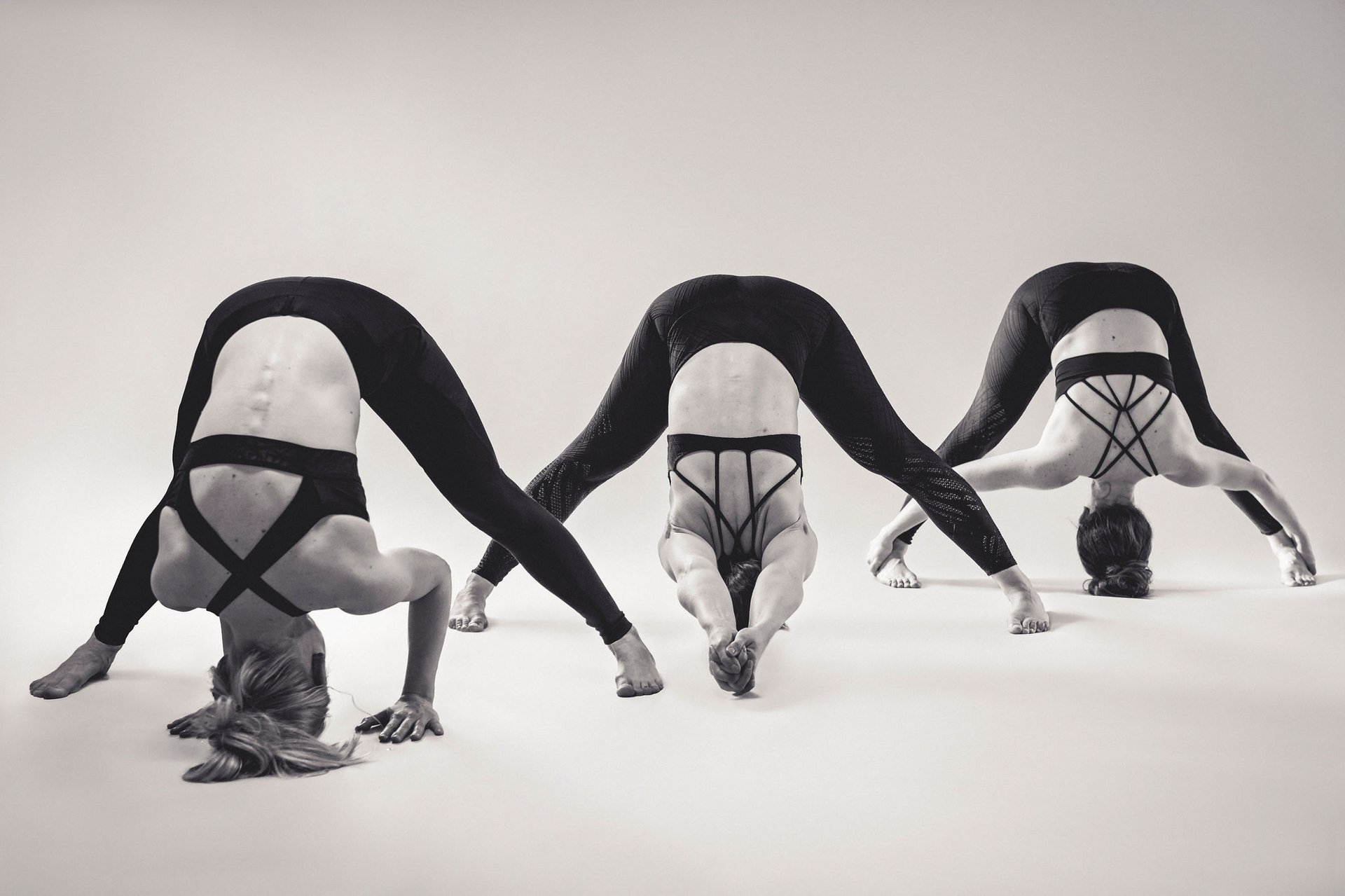 black and white bed linen