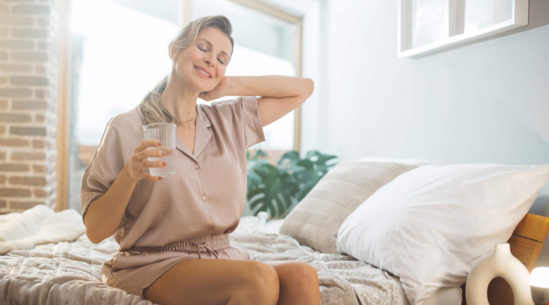 black and white bed linen