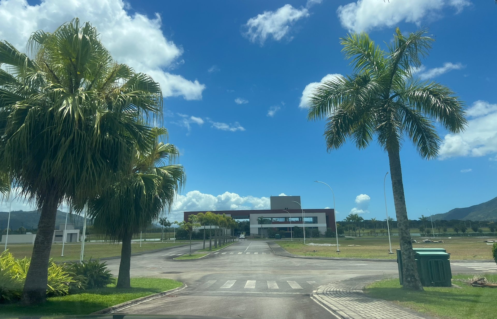 gray computer monitor