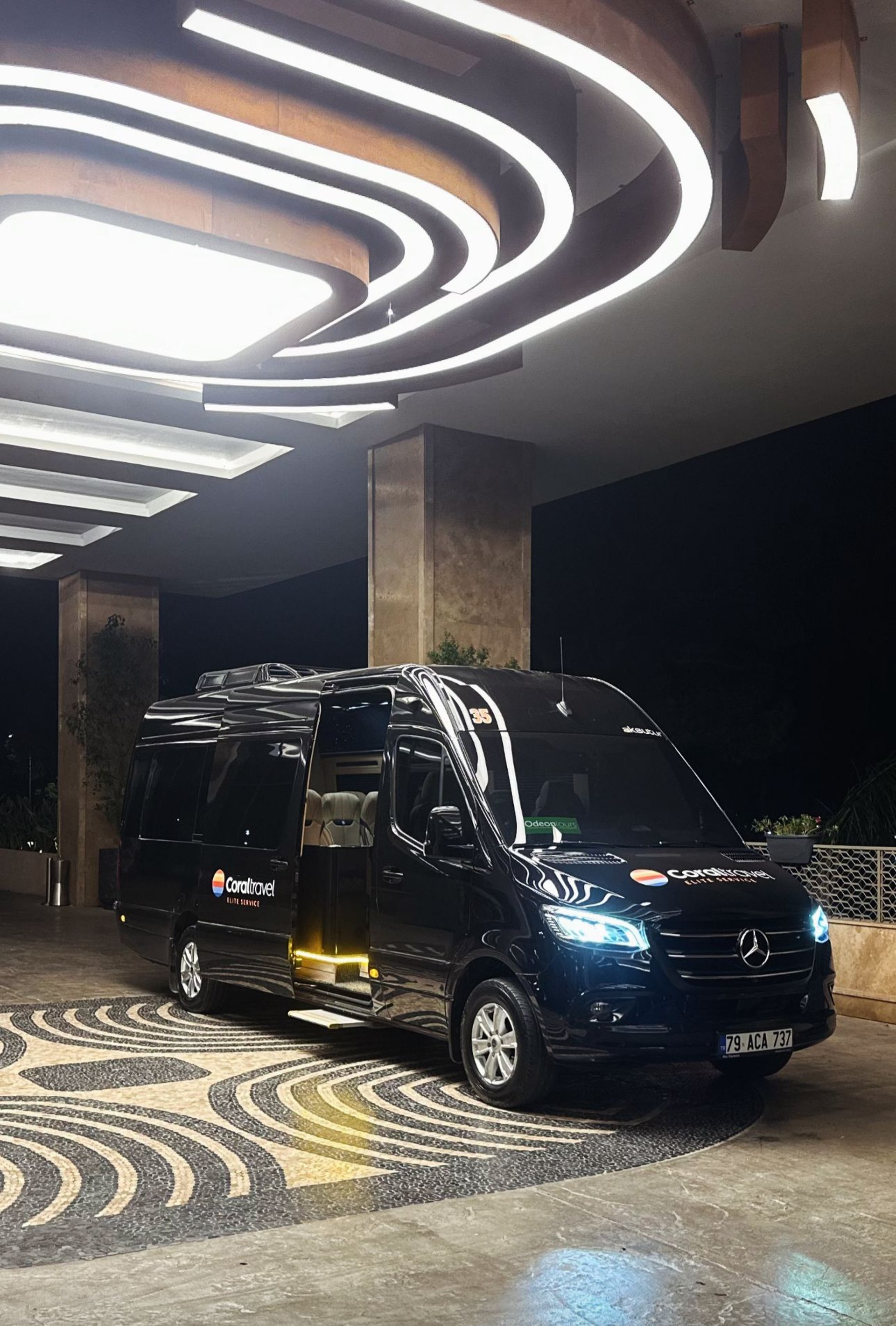 gray computer monitor