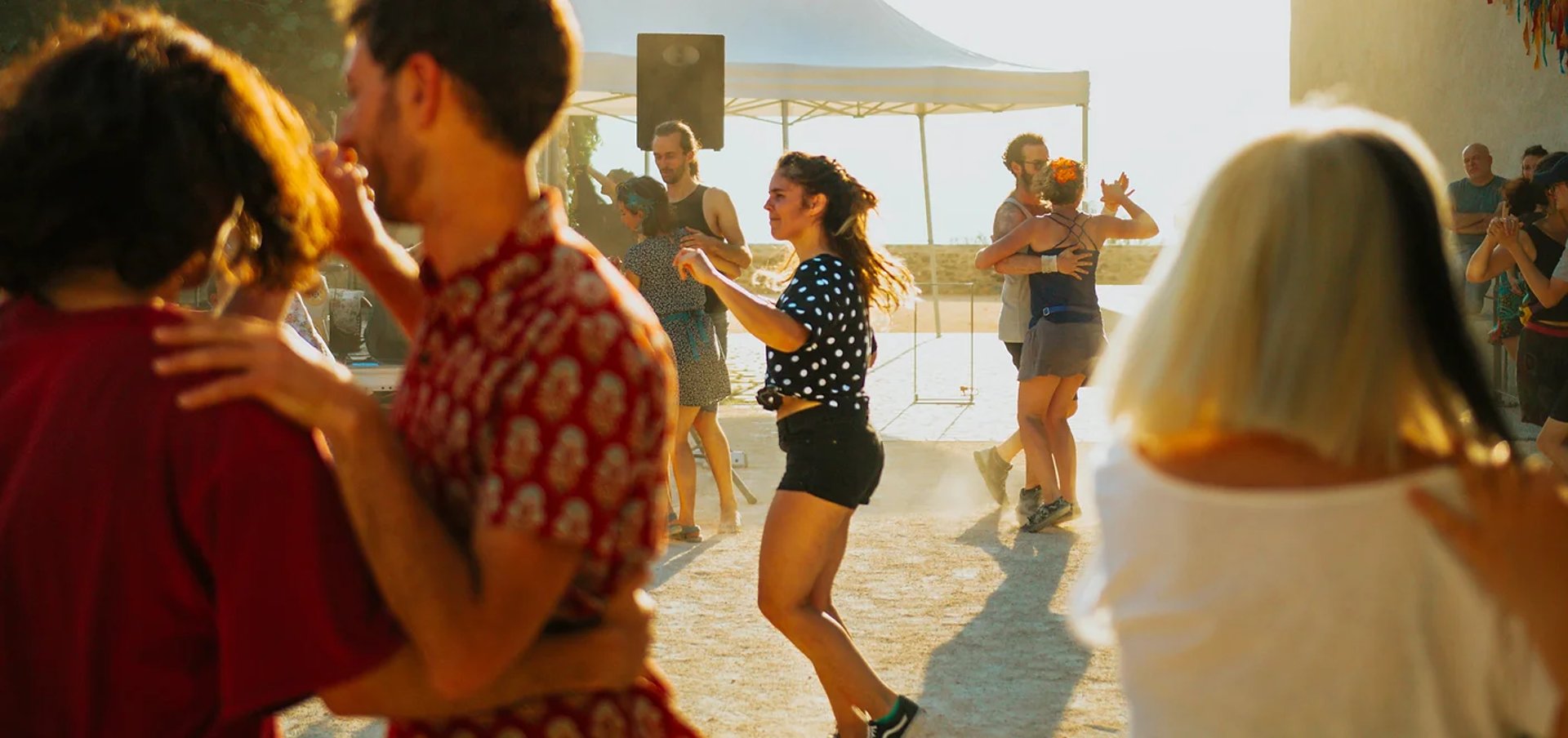 gray computer monitor