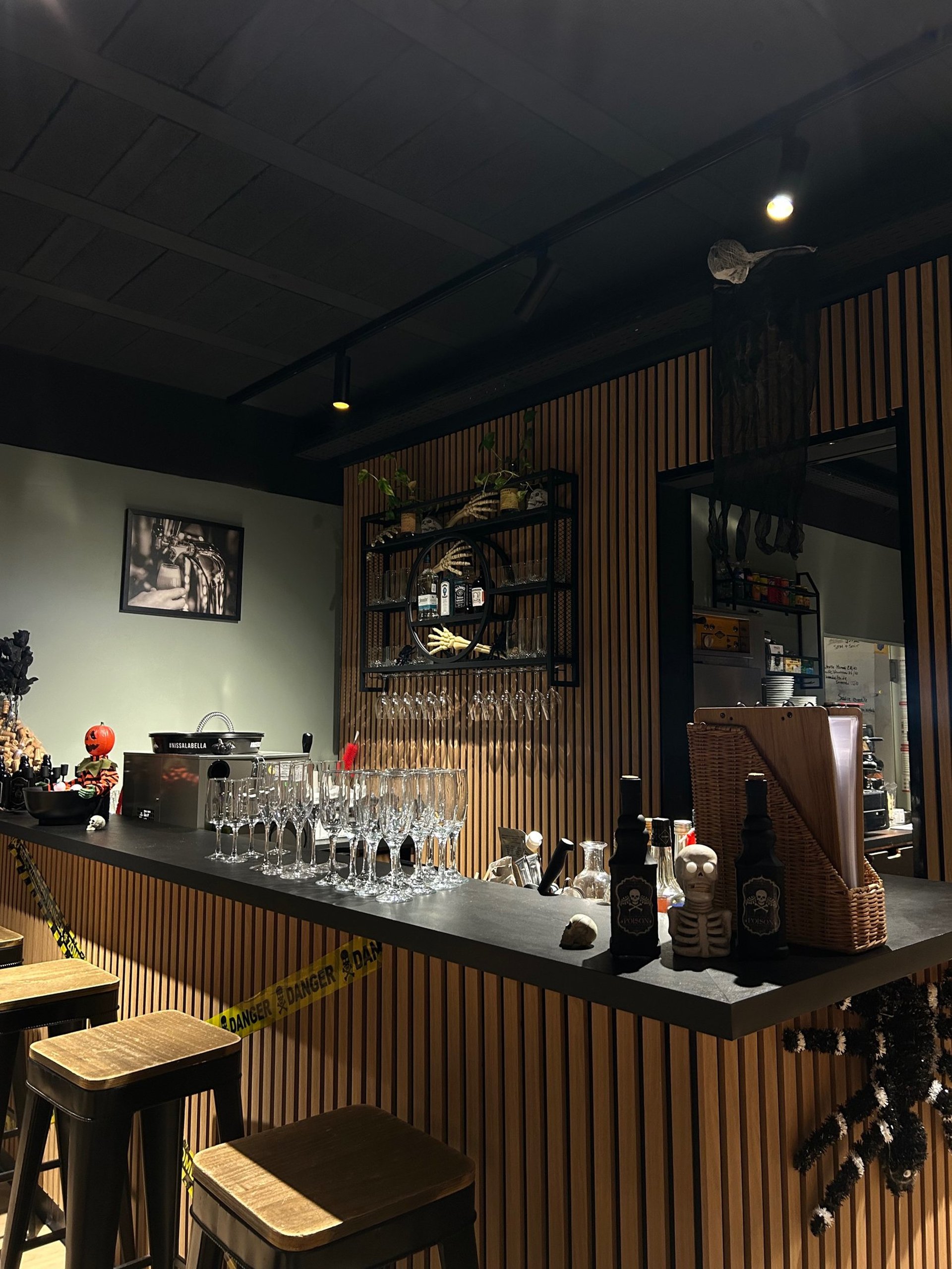 black and white bed linen