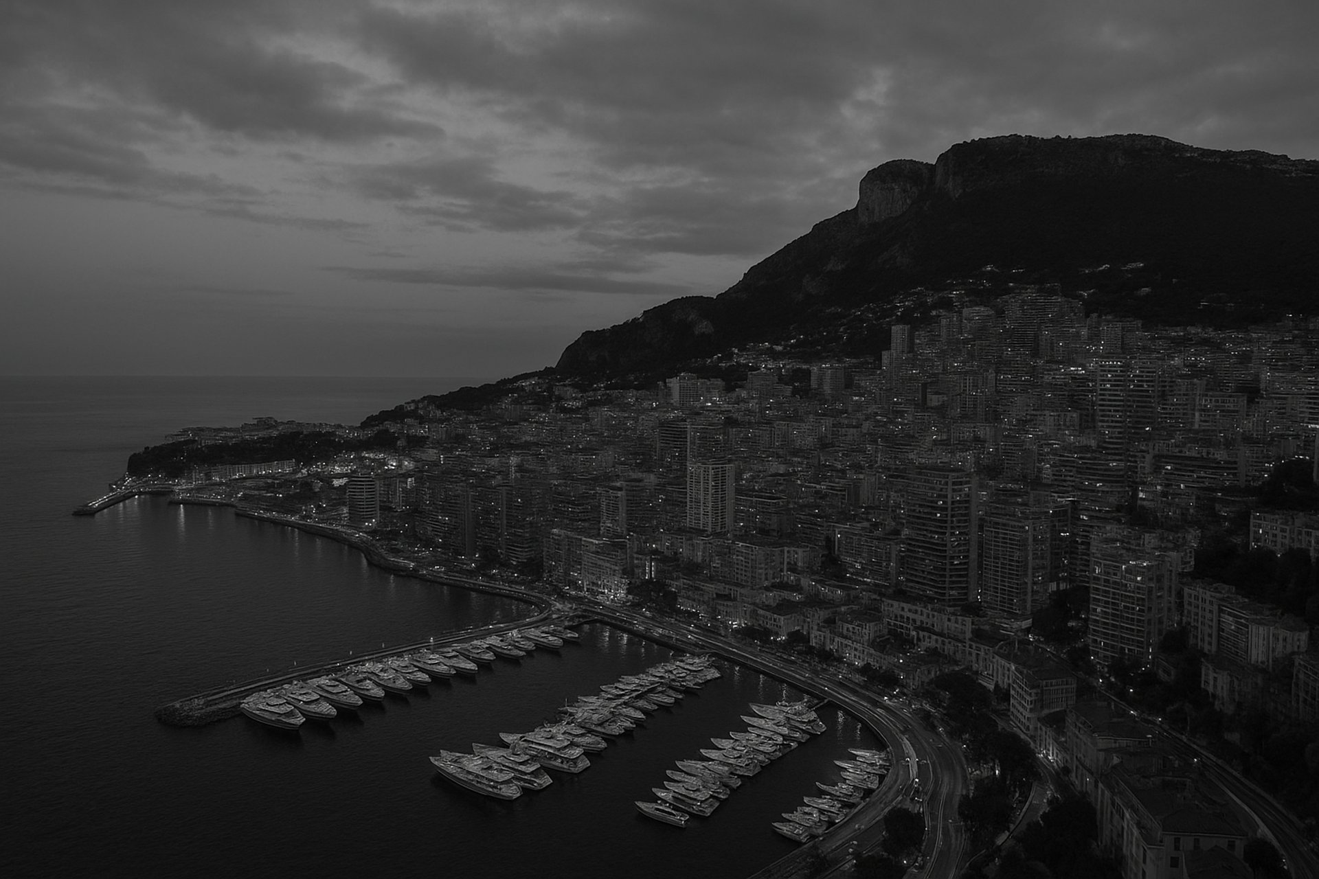 black and white bed linen