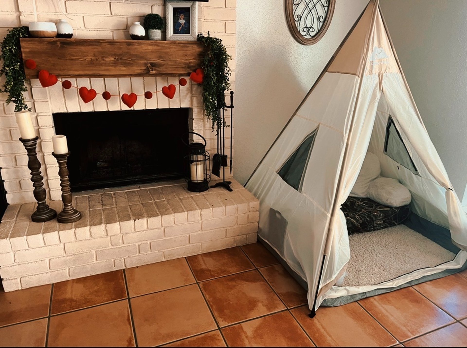 gray computer monitor