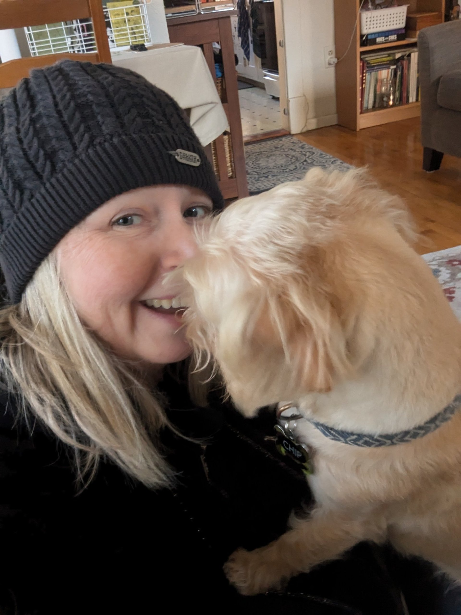 gray computer monitor