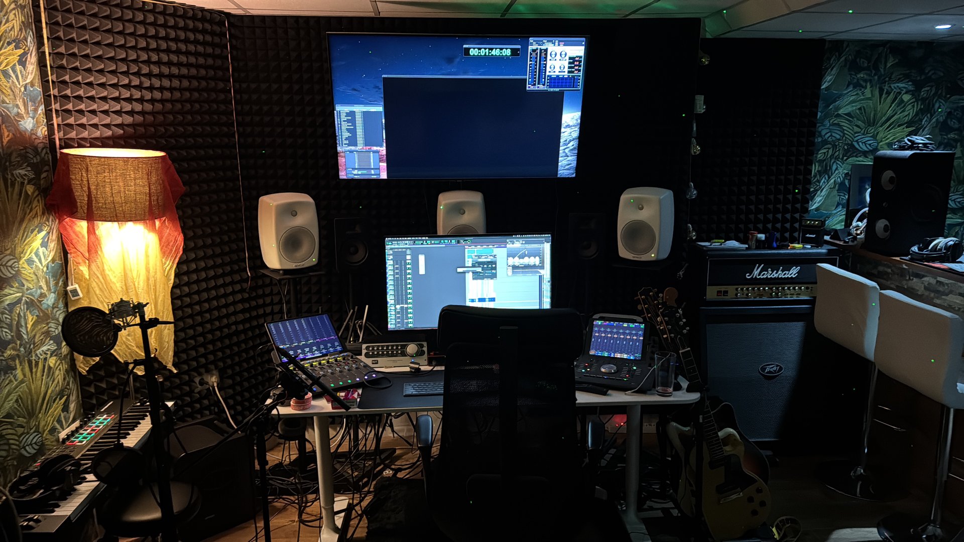 black and white bed linen