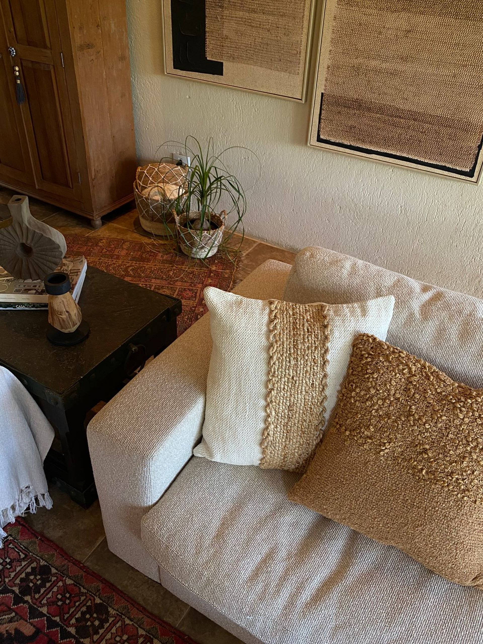 gray computer monitor