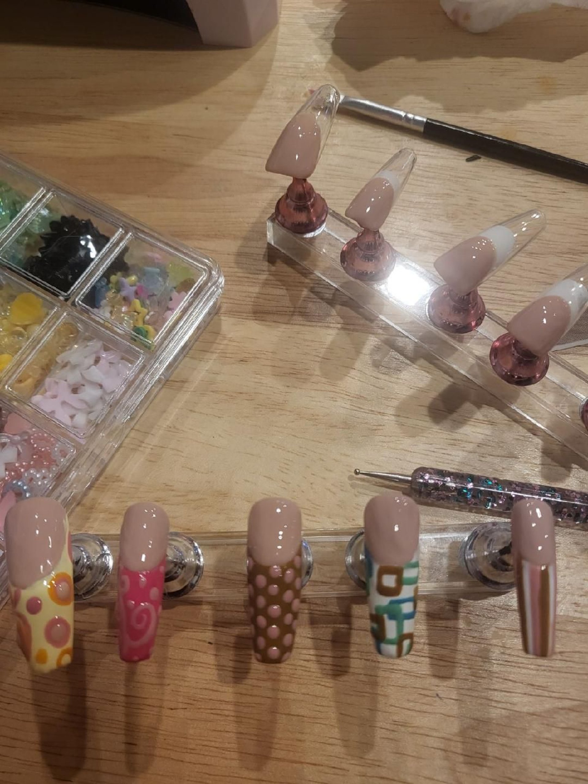 gray computer monitor