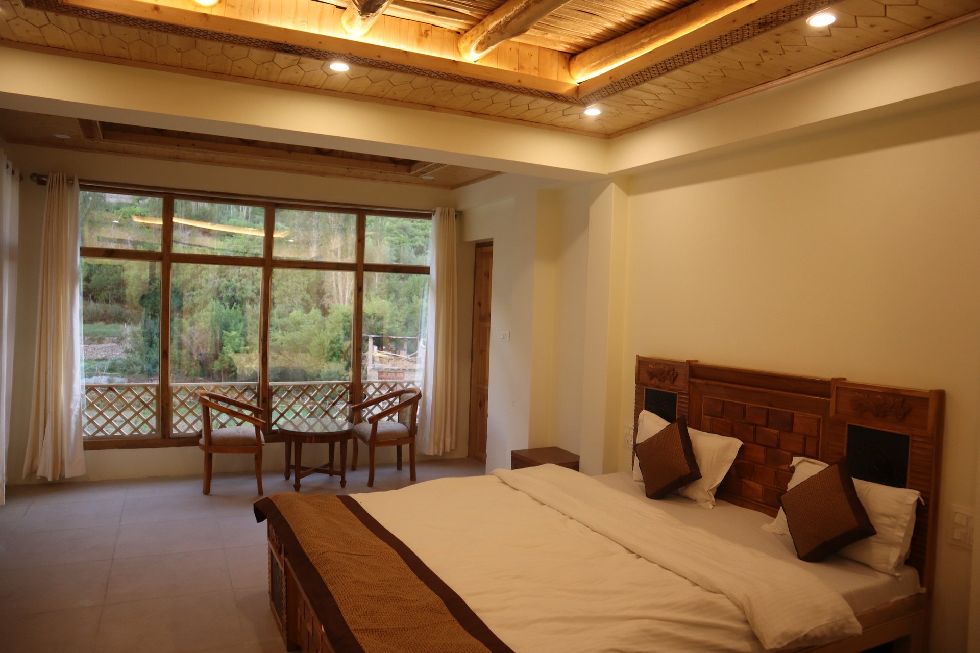 black and white bed linen