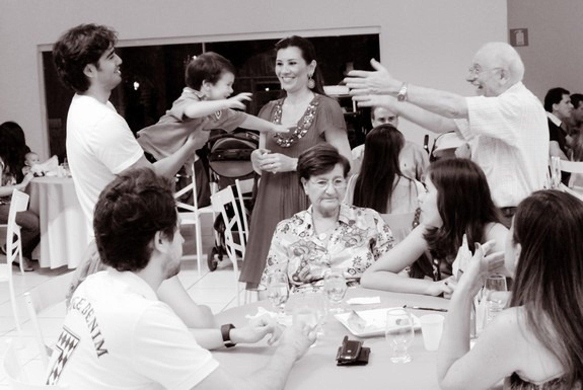 black and white bed linen