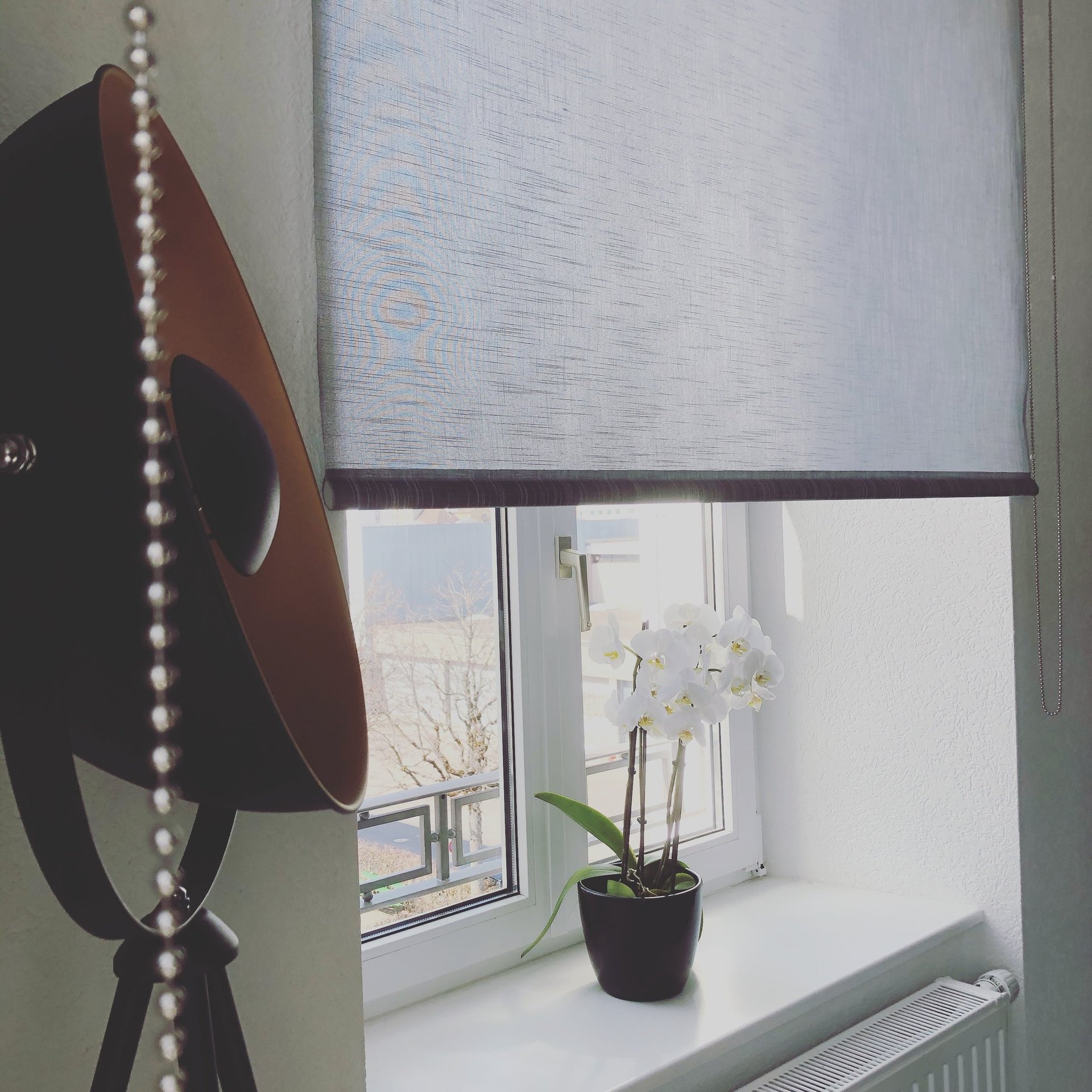 a large building with a lot of windows on it