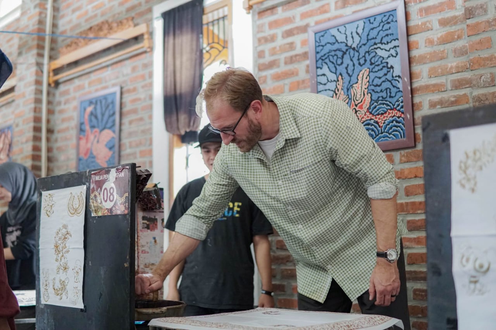 black and white bed linen