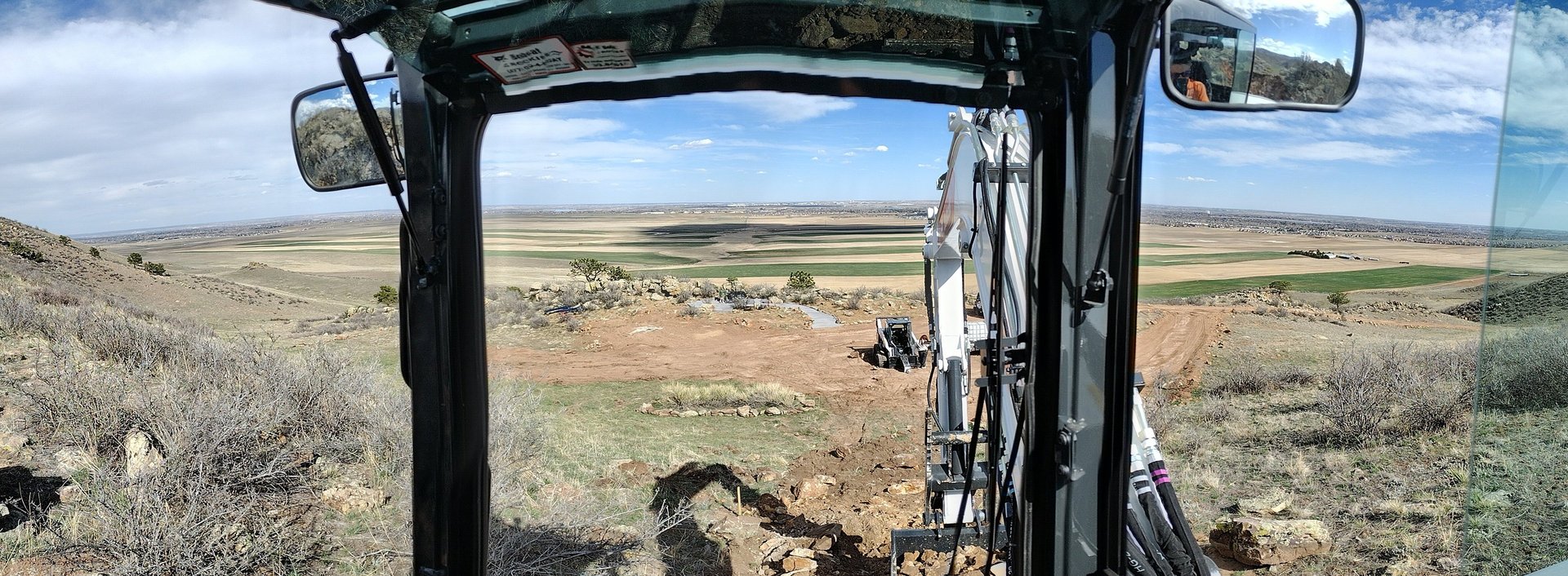 a couple of tools that are sitting on a table