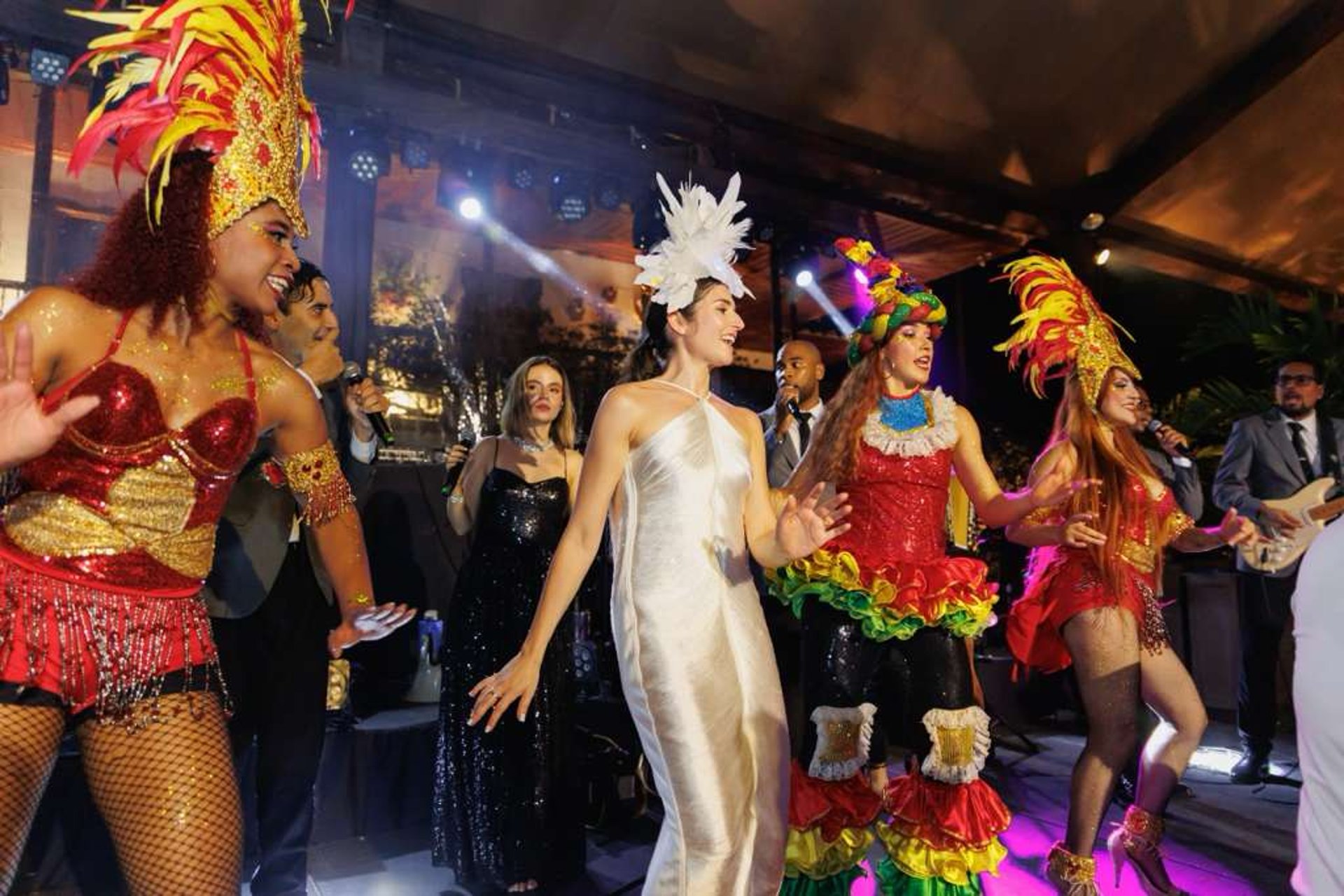 gray computer monitor