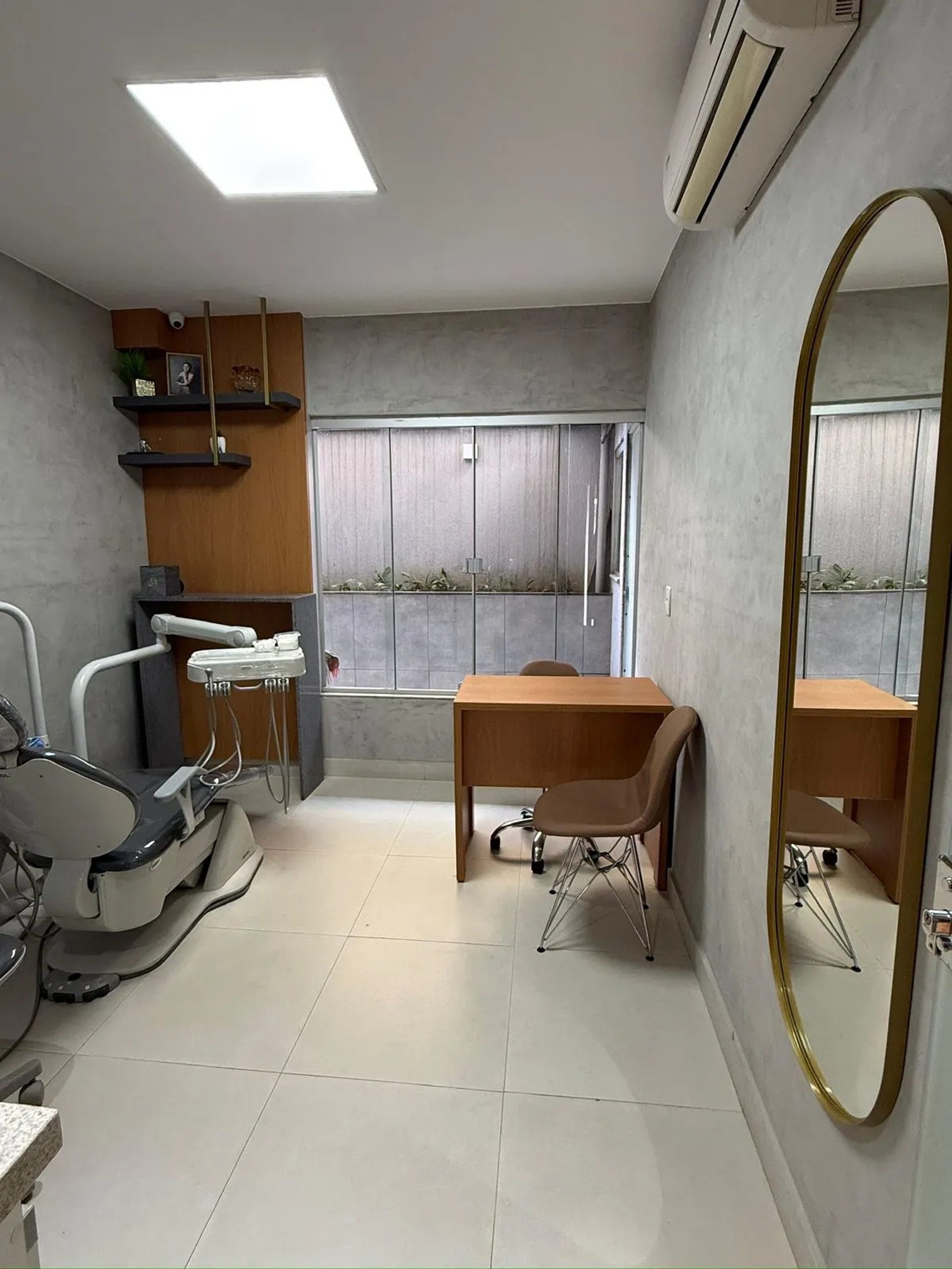white ceramic sink near white ceramic sink