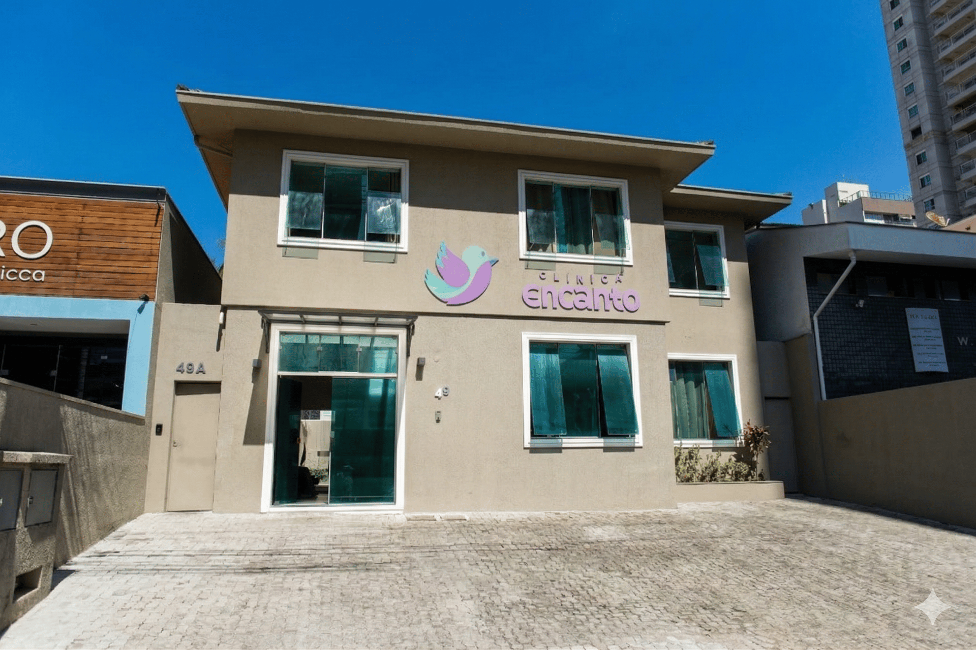 gray computer monitor