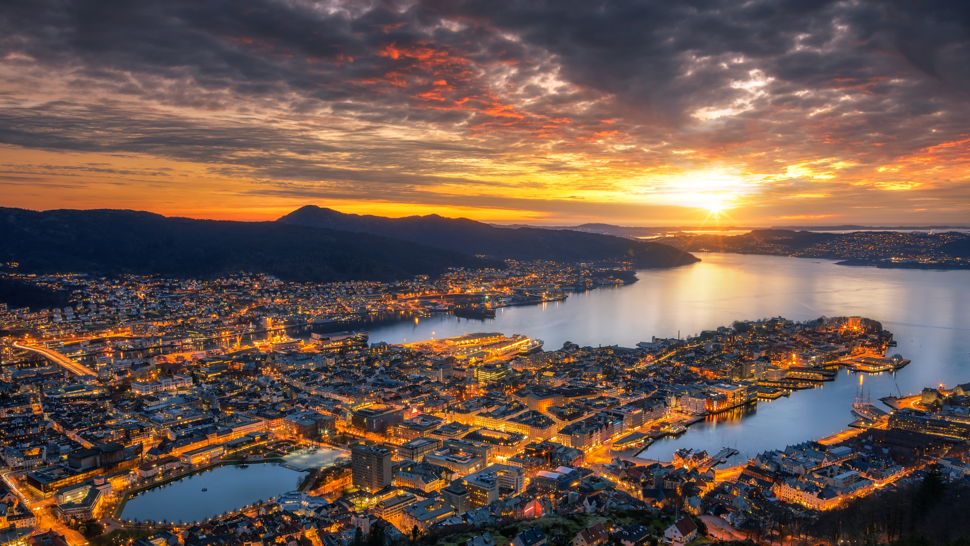 black and white bed linen