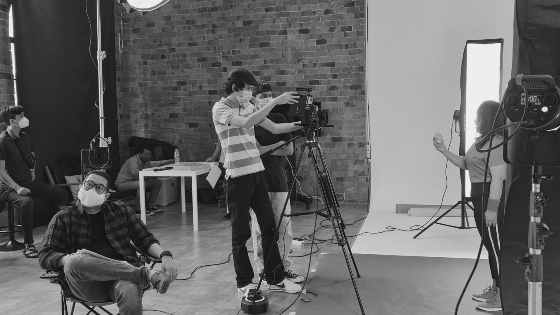 black and white bed linen